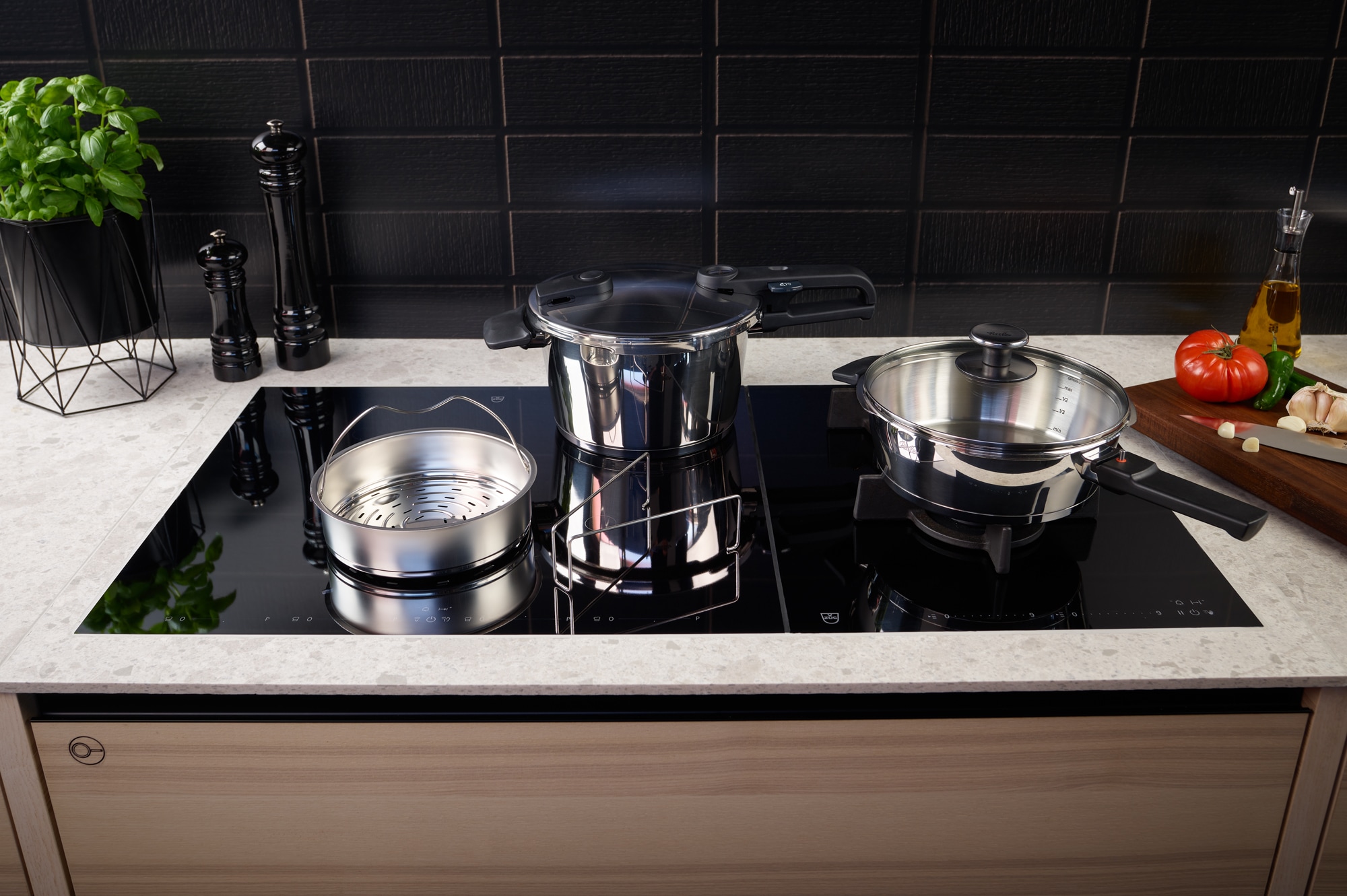Fissler Schnellkochtopf »Vitaquick® Edition« Set, je 1 Topf 4,5 + 2,5 Liter, 1 Deckel, 1 Zusatz-Glasdeckel + Zubehör, 6 Stk. tlg. Edelstahl 18/10