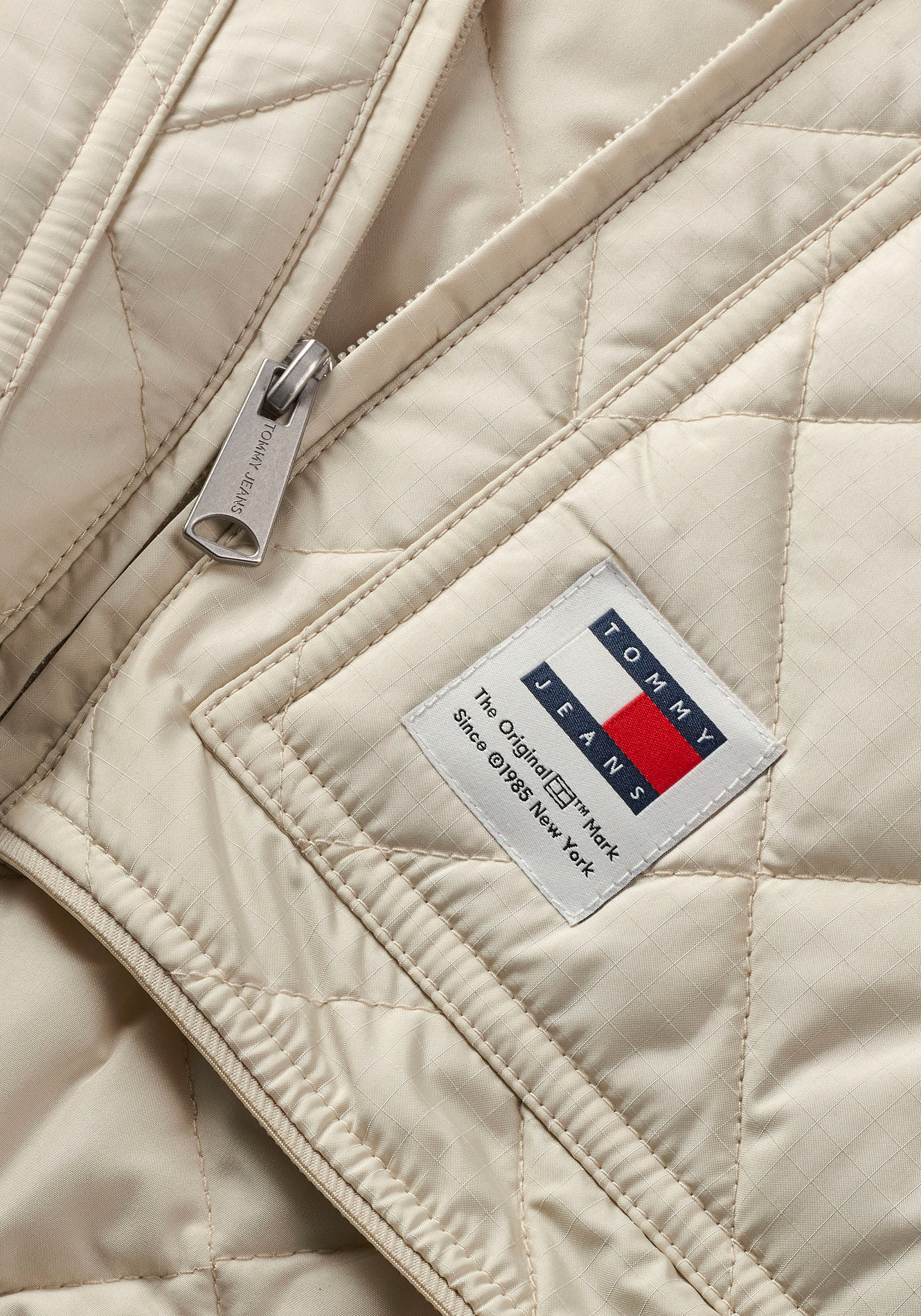 Tommy Jeans Steppweste »TJM REG ENTRY VEST«, mit modischem Rautenmuster