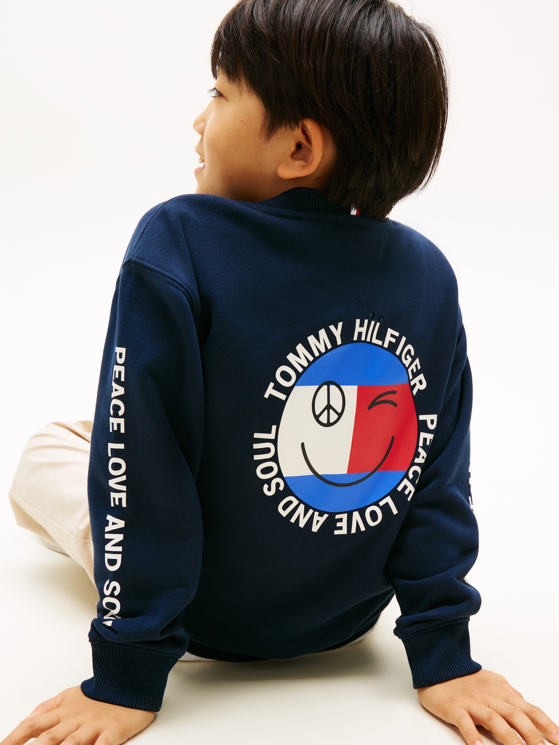 Tommy Hilfiger Sweatshirt »FUN FLAG GRAPHIC SWEATSHIRT«, Kinder bis 16 Jahre, Druck, Rundhals
