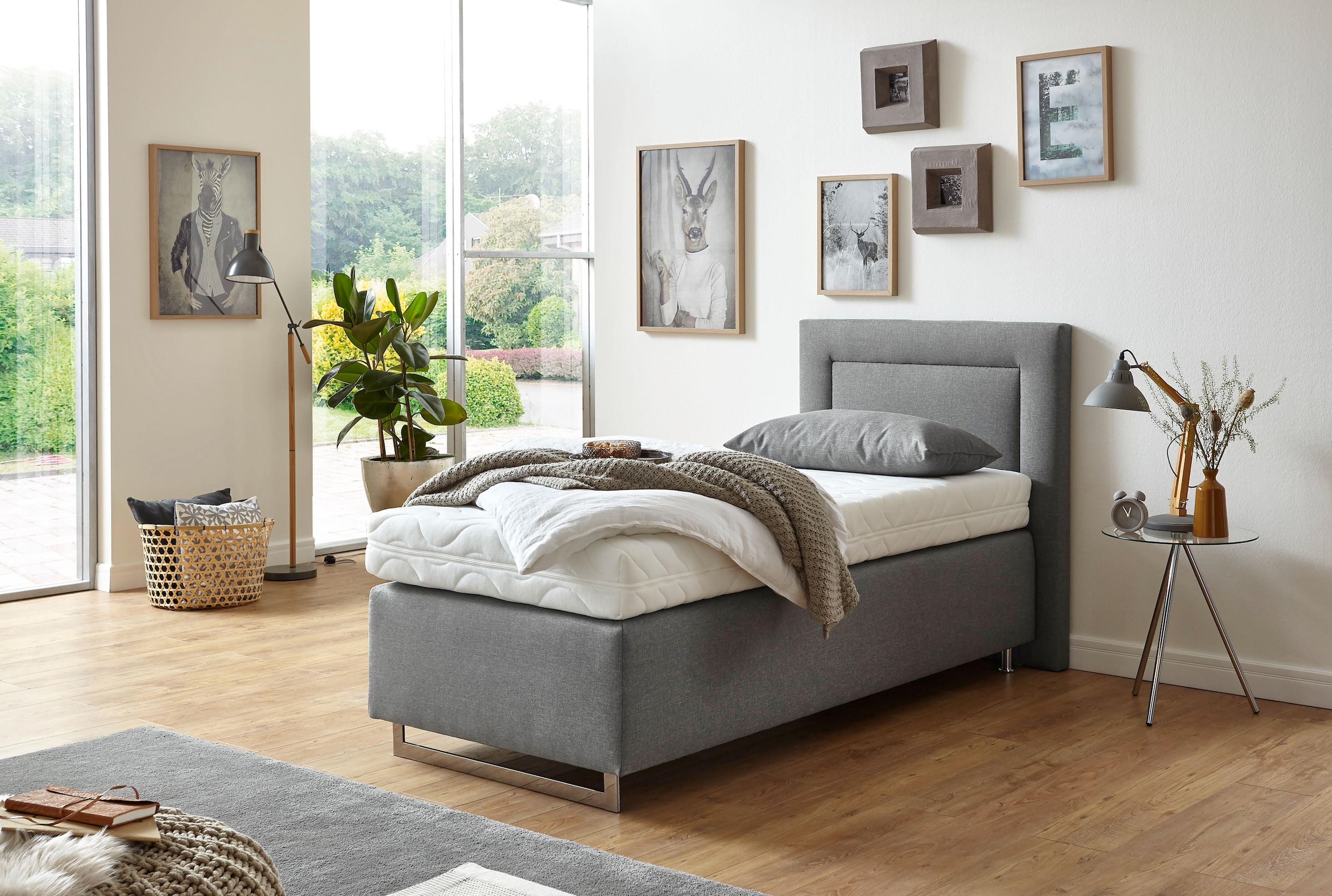 Westfalia Schlafkomfort Boxspringbett mit Zierkissen und verchromten Kufen, in diversen Ausführungen