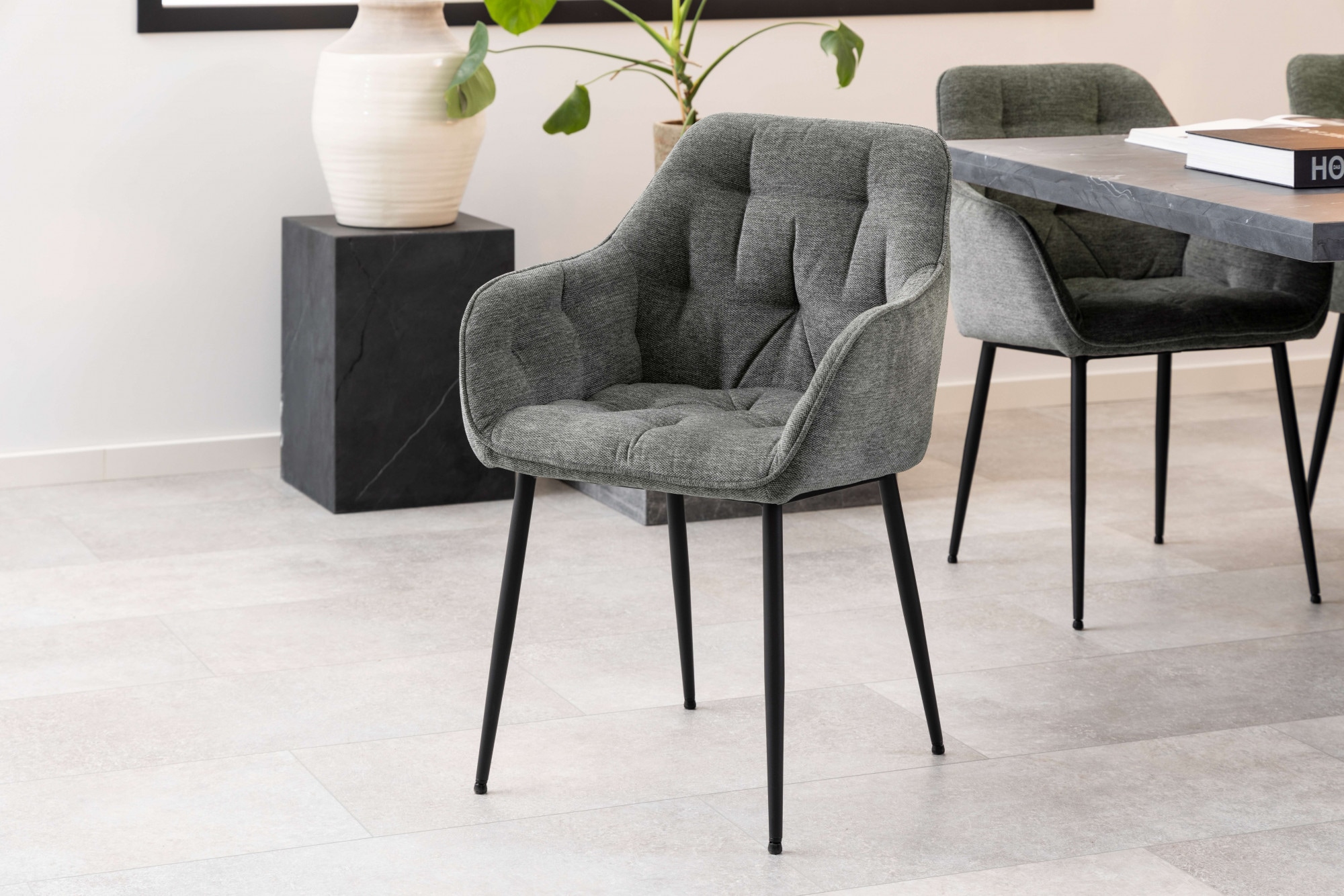 ACTONA GROUP Esszimmerstuhl, Luxus-Microfaser, Essstuhl Anthrazit, Beine mattschwarzem Stahl und Tuftings, 2er Set
