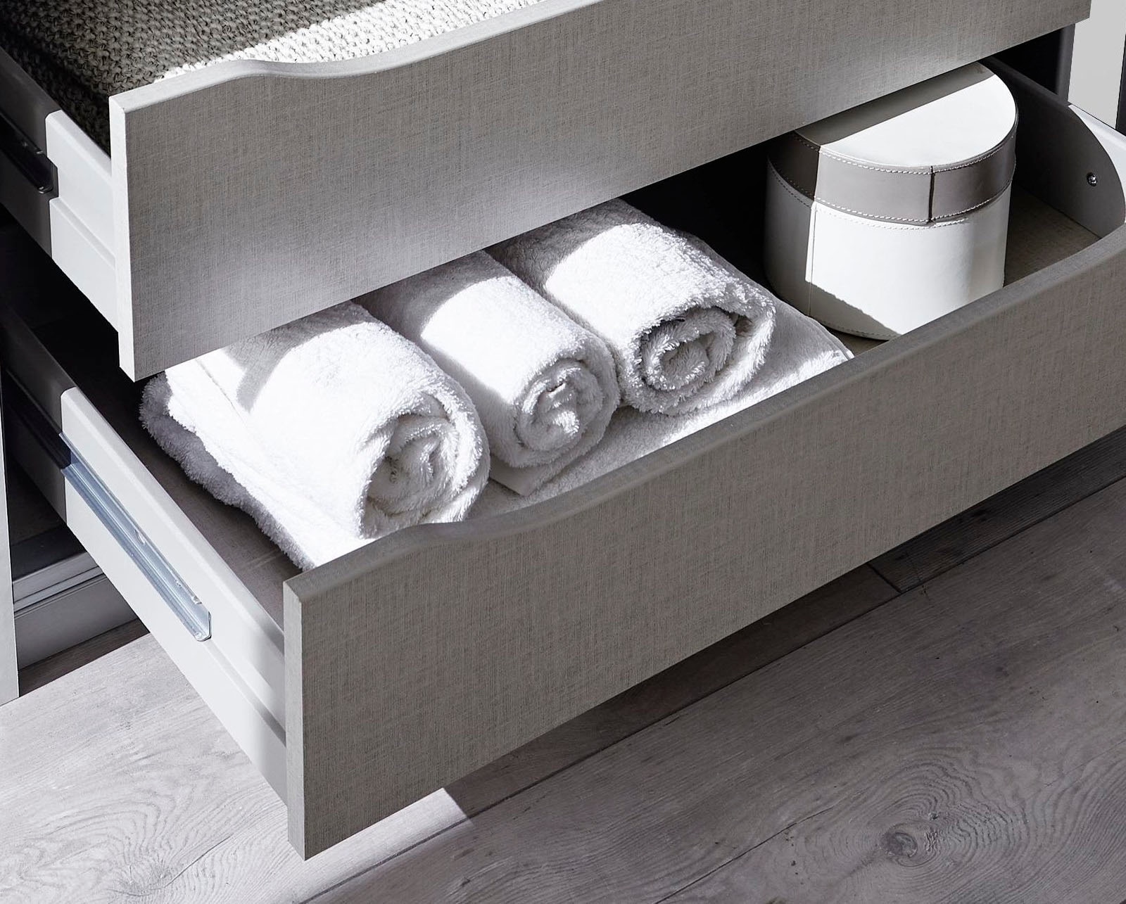 rauch Schwebetürenschrank »Kleiderschrank Schrank Garderobe Wäscheschrank Ankleide KULMBACH« optional mit Beleuchtung, Breiten 278/368 cm Höhen 214/233 cm,  mit umfangreicher Innenausstattung und Passepartout MADE IN GERMANY