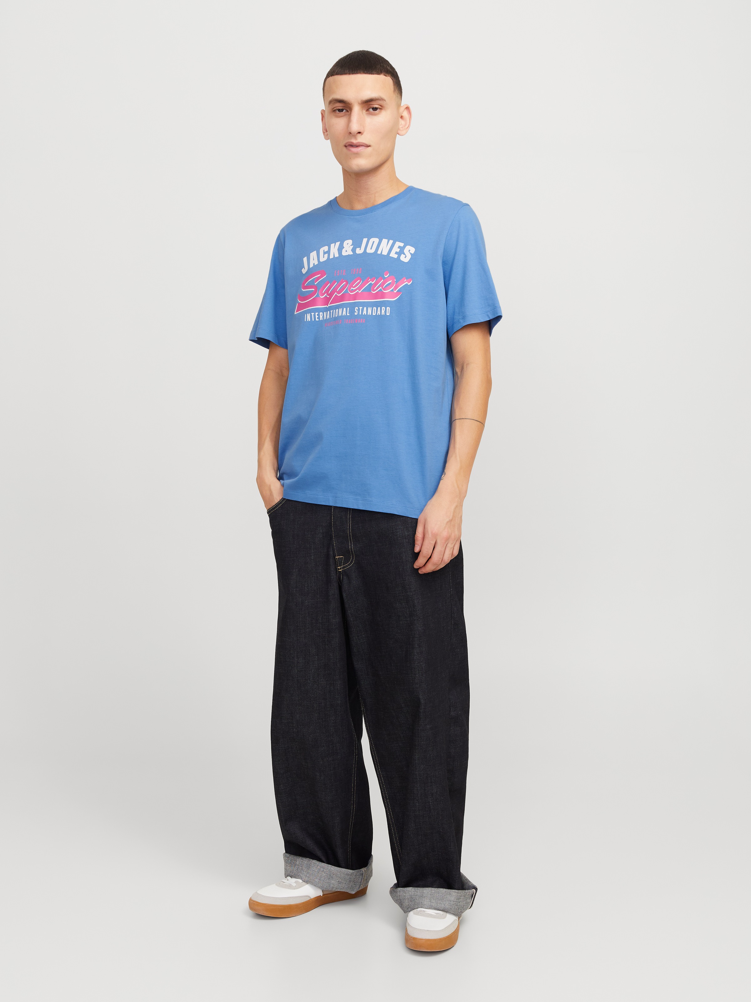 Jack & Jones Rundhalsshirt »JJELOGO TEE SS O-NECK 2 COL SS25 SN«, mit Logo Print