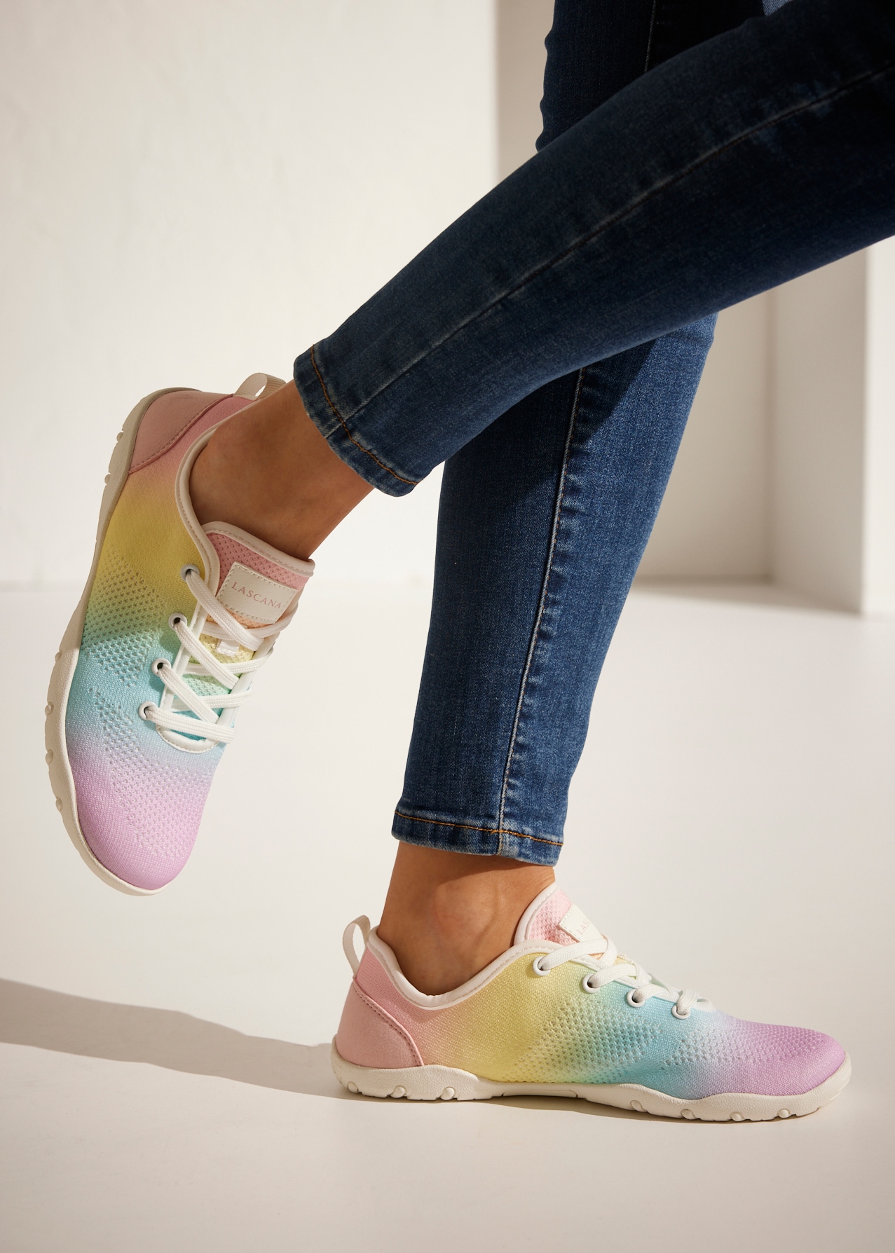 Vivance Sneaker »Schnürhalbschuh,«, mit leichter Sohle und modischem Farbverlauf VEGAN
