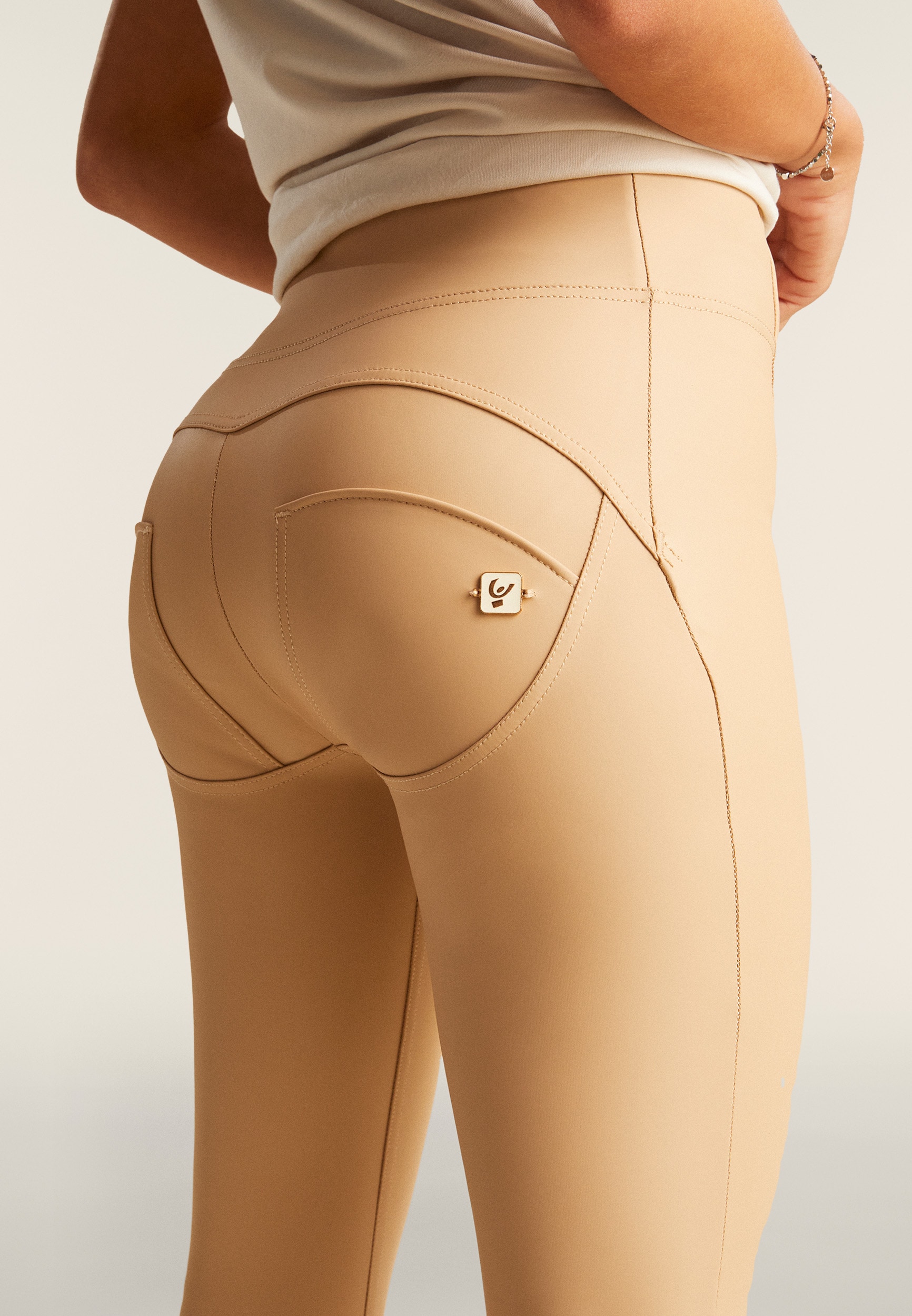 Freddy 7/8-Leggings »WRUP HIGH WAIST SUPERSKINNY 7/8«, mit Lifting & Shaping Effekt und Zierknöpfen