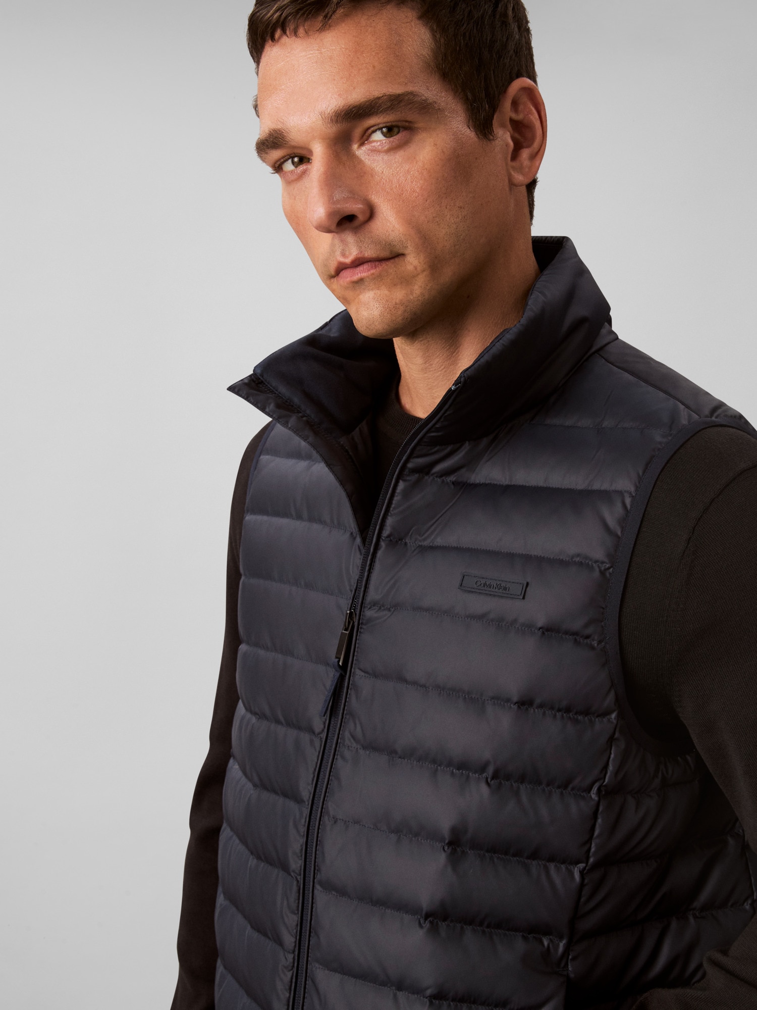Calvin Klein Steppweste »SLVLSS LT WT NYLON PUFFER VEST« Mit Rundhalsausschnitt