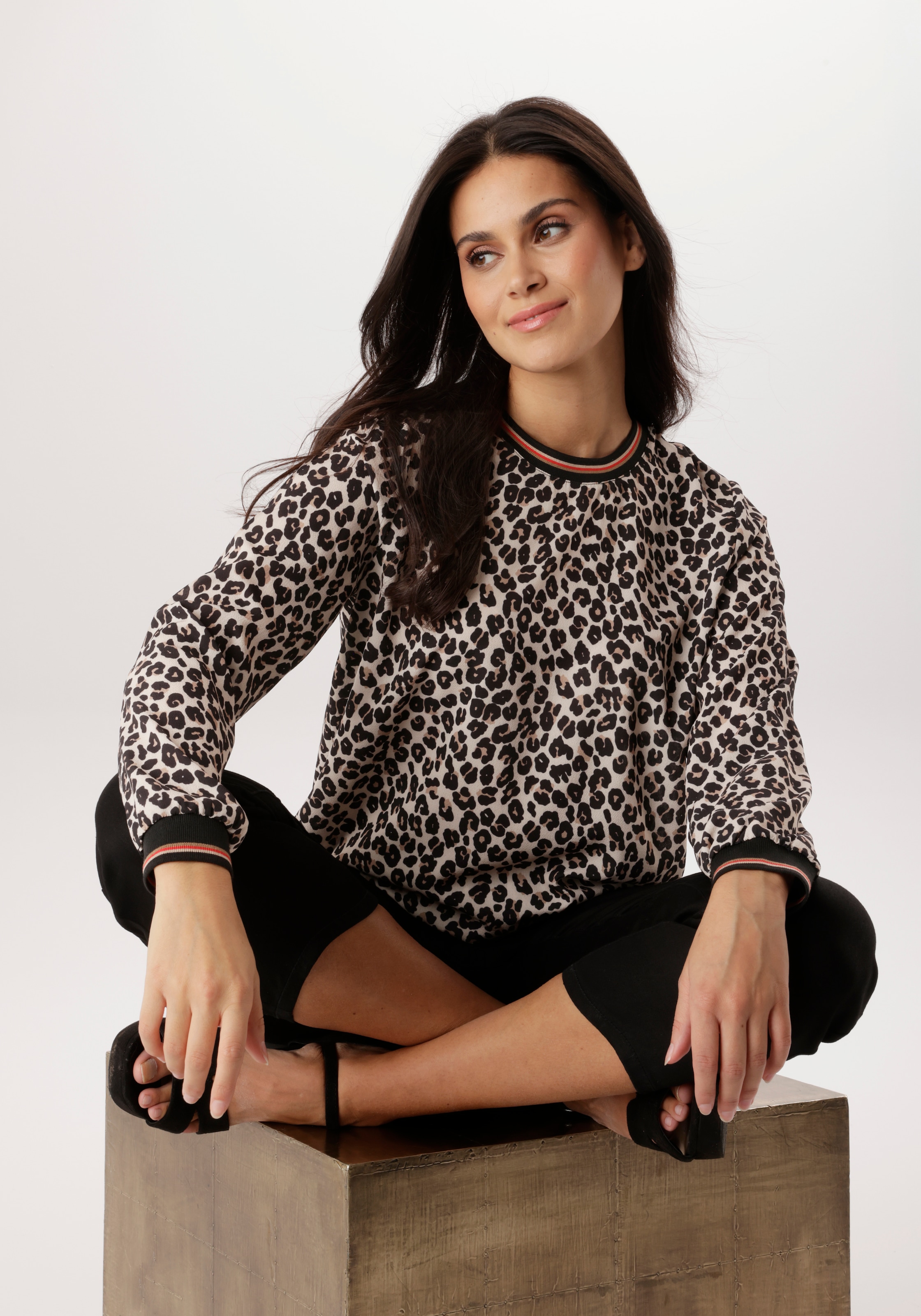 Aniston SELECTED Shirtbluse mit gestreiften Bündchen und Lepoarden-Print allover - NEUE KOLLEKTION