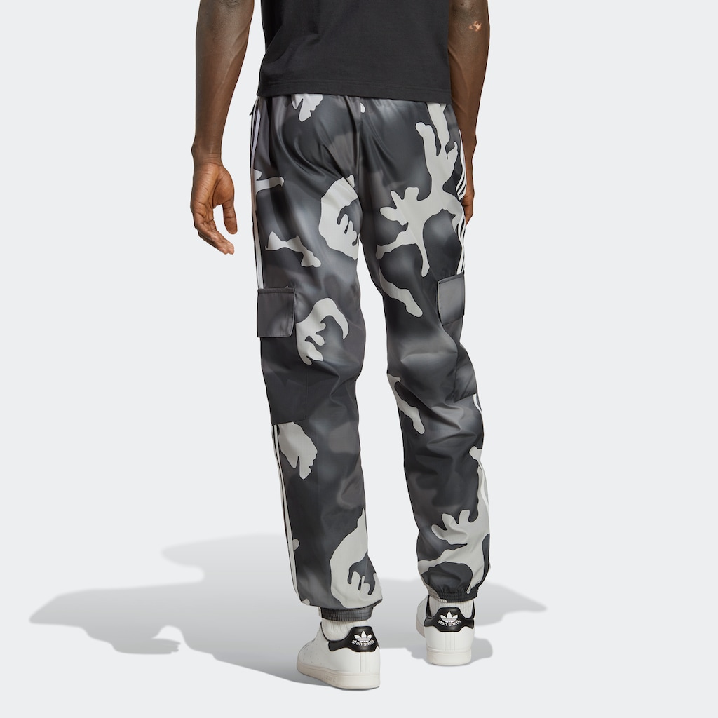 adidas Originals Sporthose »GRAPHICS CAMO CARGOHOSE«, (1 tlg.)