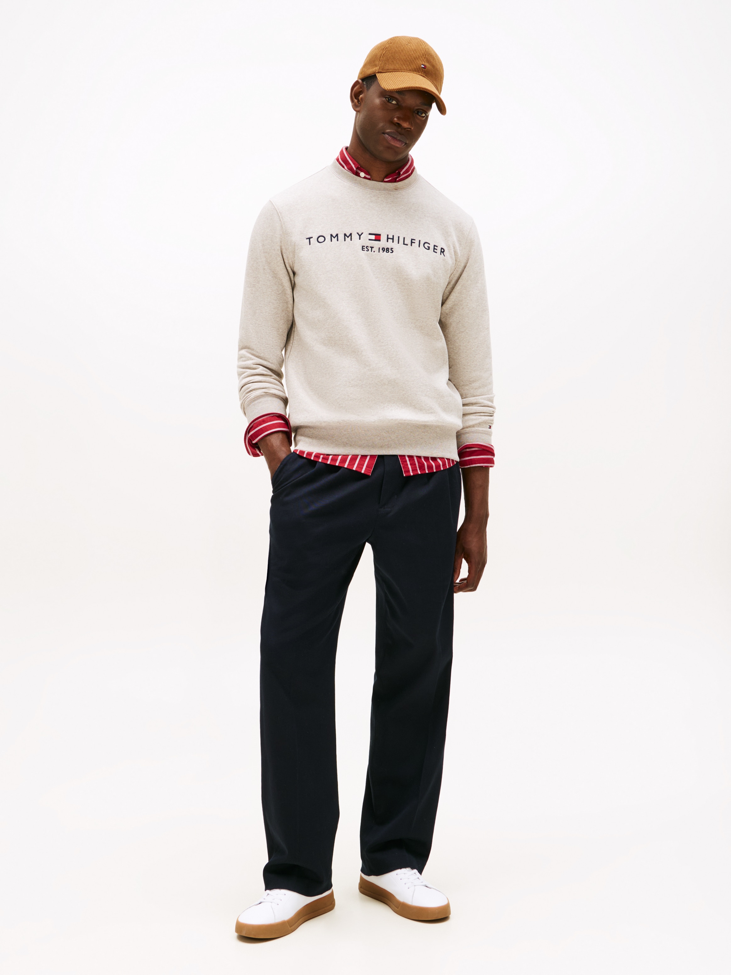 Tommy Hilfiger Sweatshirt »TOMMY LOGO SWEATSHIRT«, mit klassischem Rundhalsausschnitt