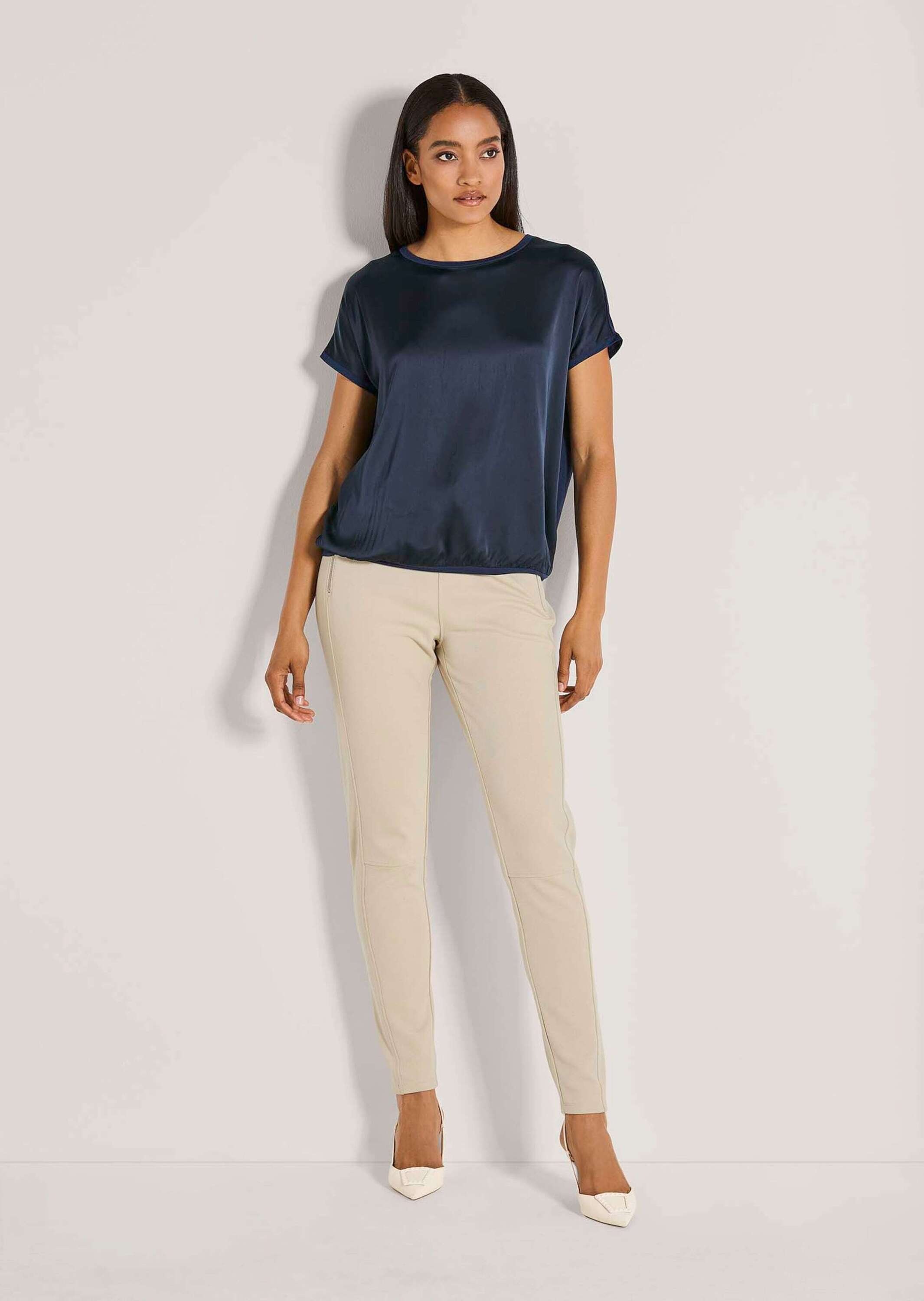 MADELEINE Kurzarmshirt »Blusenshirt Glänzendes Oberteil mit Jersey-Rückseite«