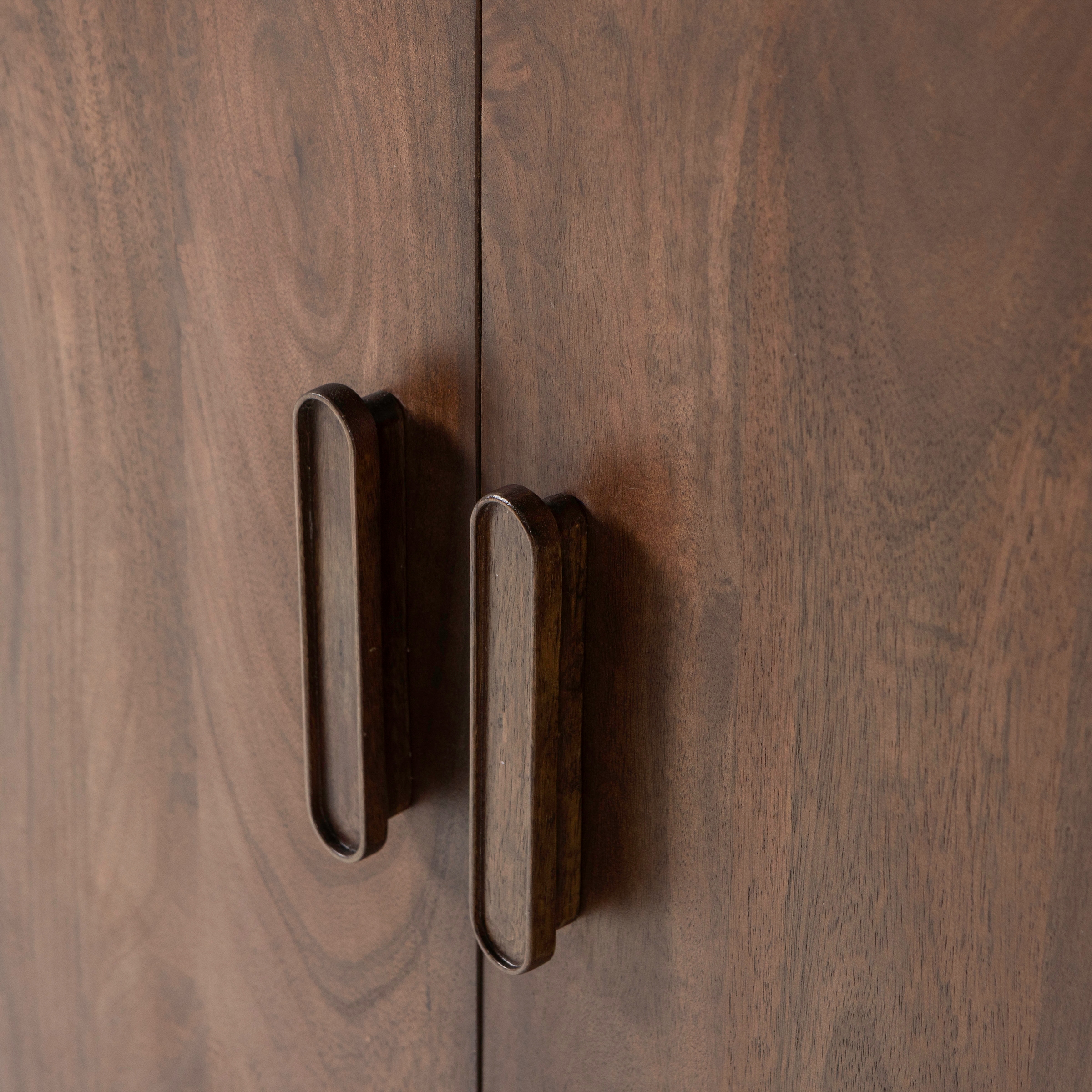 WOOOD Highboard »Liya mit Massivmangoholz und Dämpfung Funktion B 85 x T 35 x H 150 cm« Natürliche Maserung, Tragkraft 20 kg, einfach zu montieren
