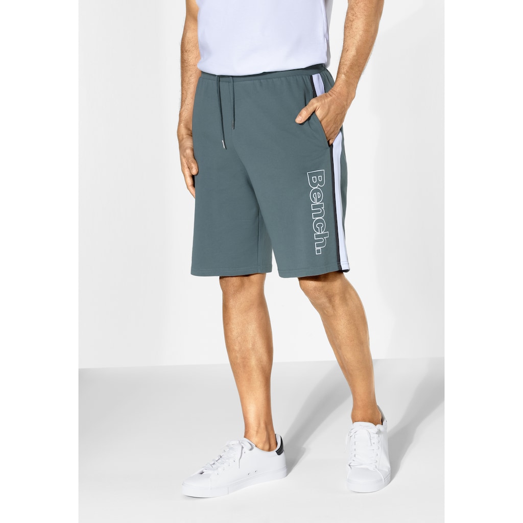 Bench. Loungewear Sweatshorts, mit seitlichen Taschen