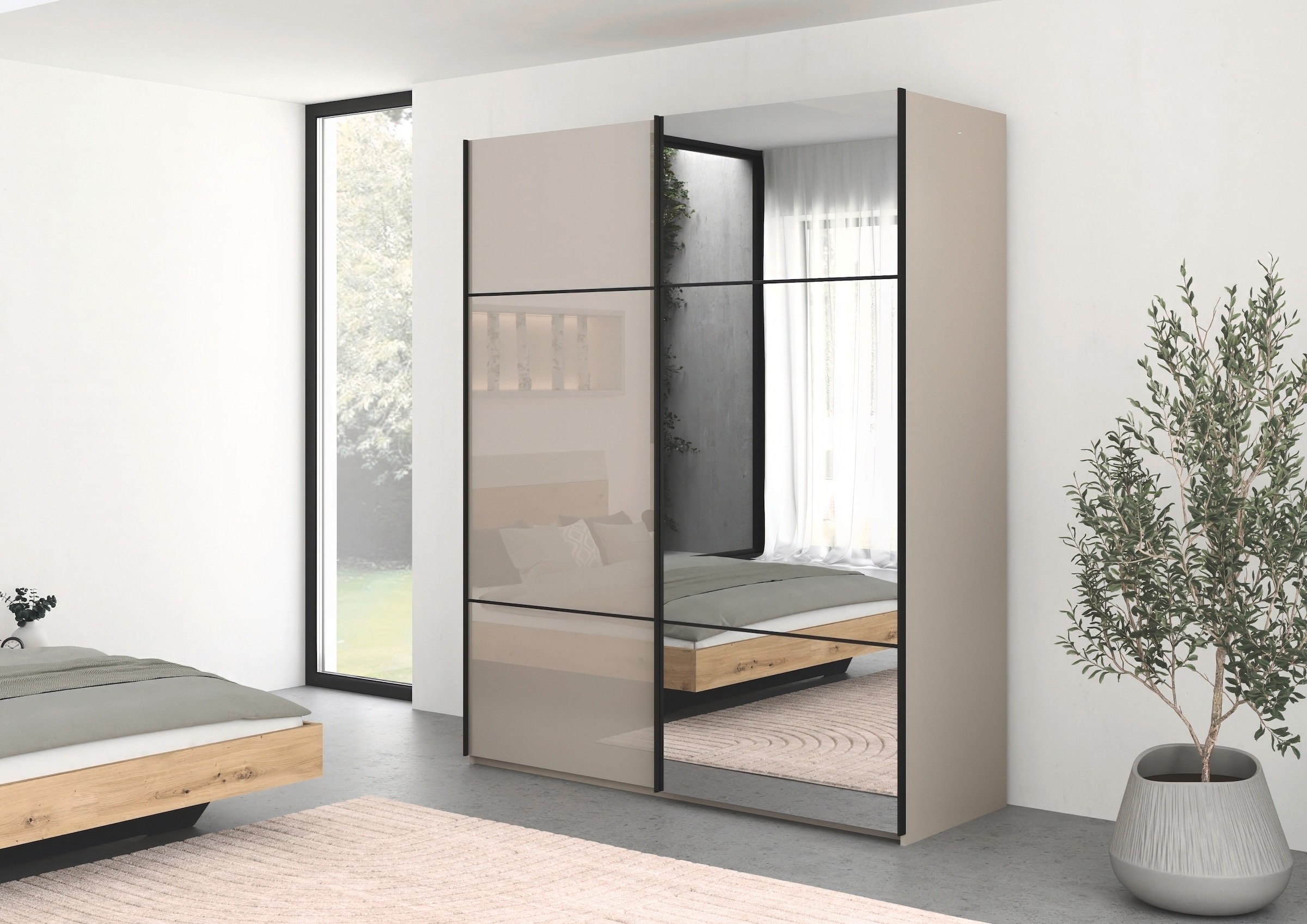 rauch Schwebetürenschrank »Kleiderschrank Schrank Garderobe Schlafzimmerschrank SCALE-TRIO« edle dreigeteilte Front mit 2 Zierleisten Spiegel/Glas MADE IN GERMANY