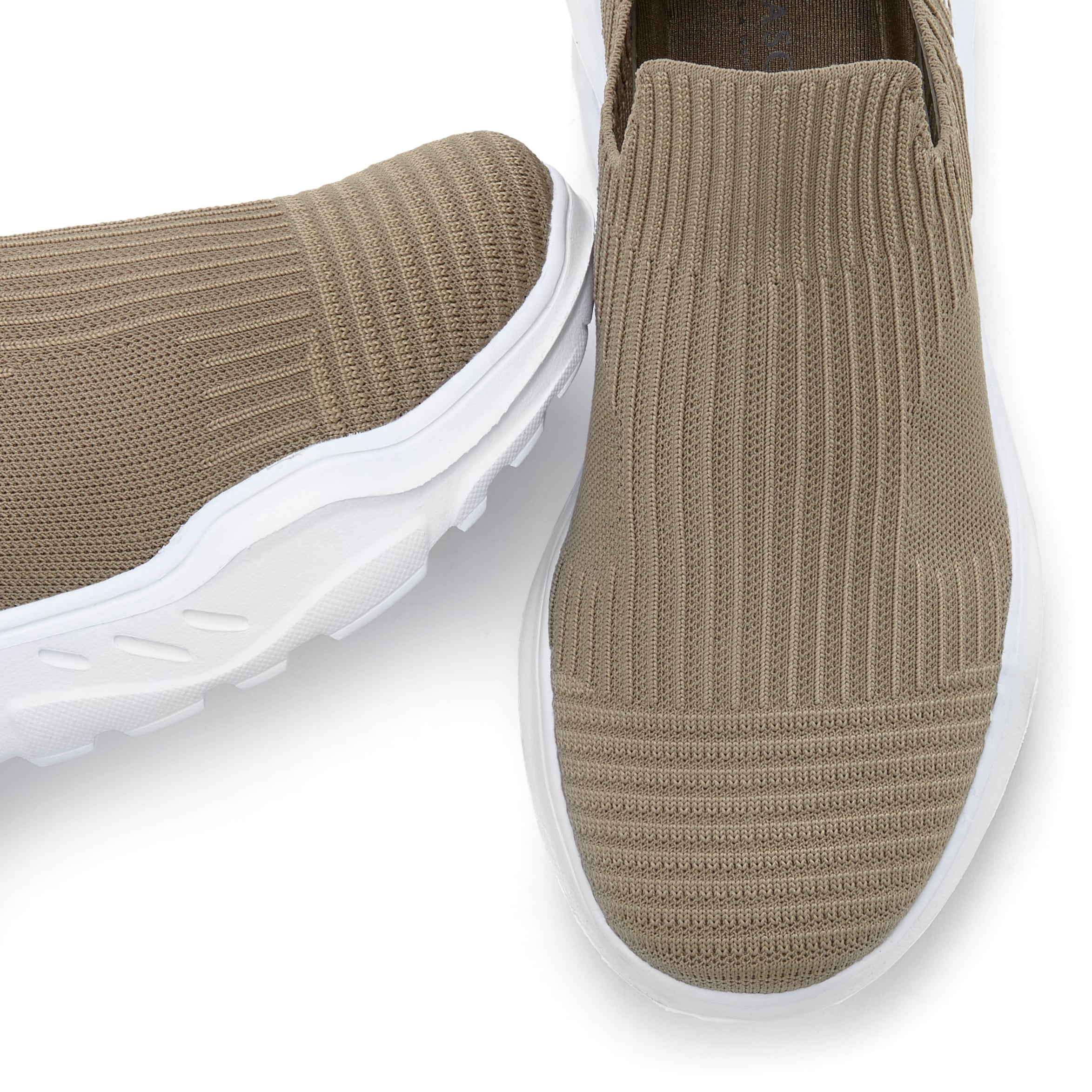 LASCANA Sneaker »Slip-On-Sneaker, Halbschuh, Slipper«, Freizeitschuh, elastisches Mesh, leichte Sohle VEGAN