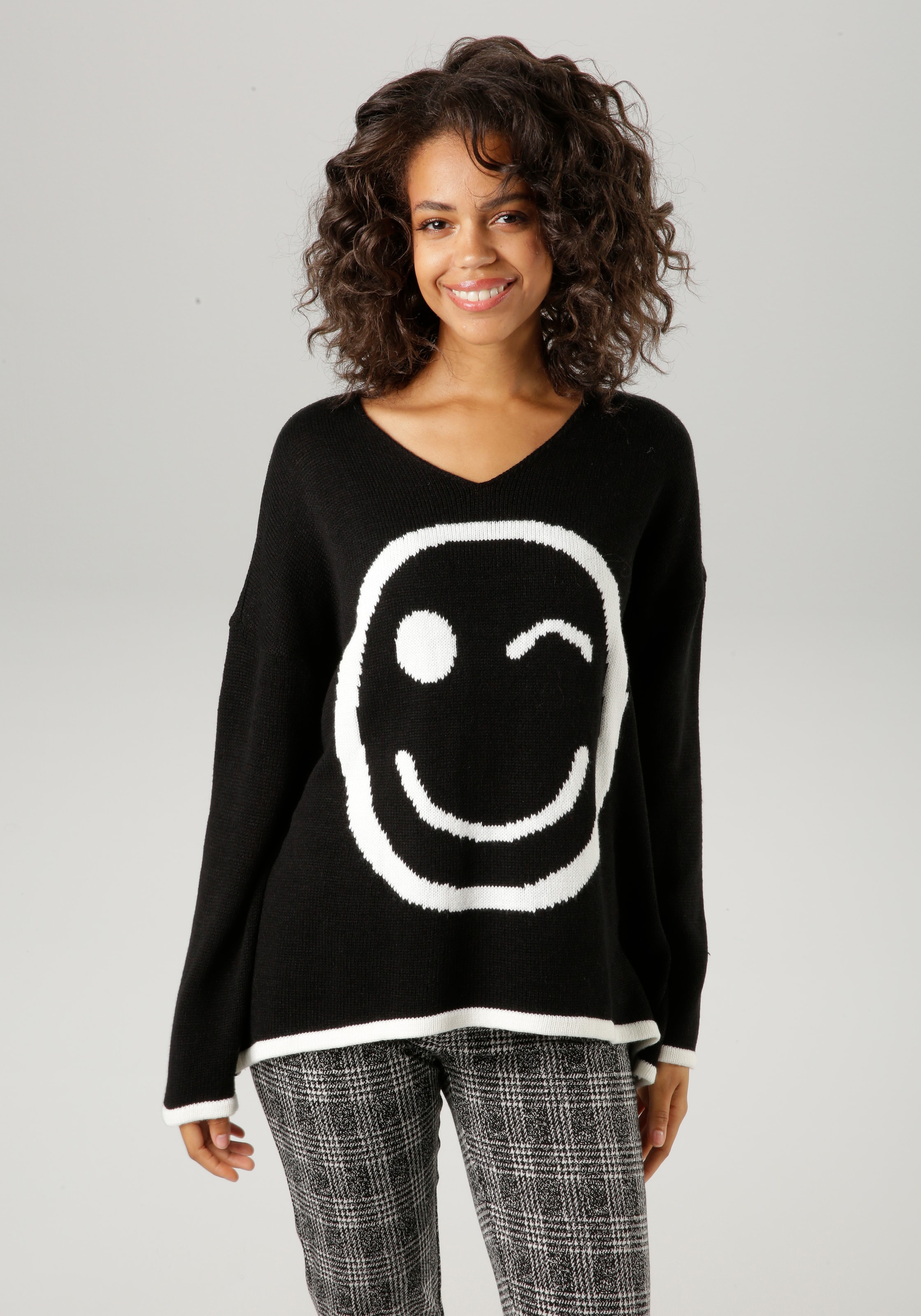 Aniston CASUAL Strickpullover, mit eingestricktem Smiley