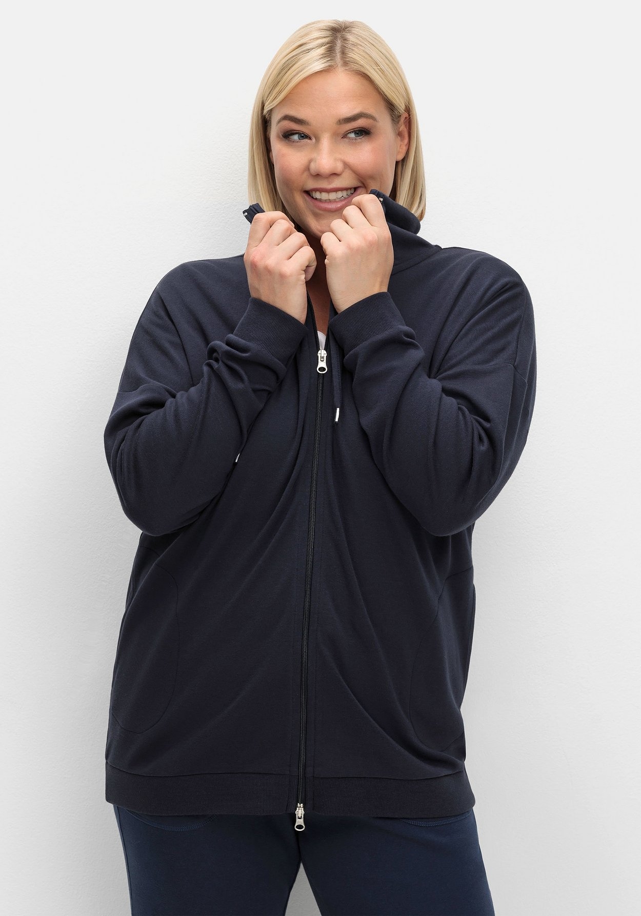 Sheego Sweatjacke »Sweatjacke mit Stehkragen und Bindeband«
