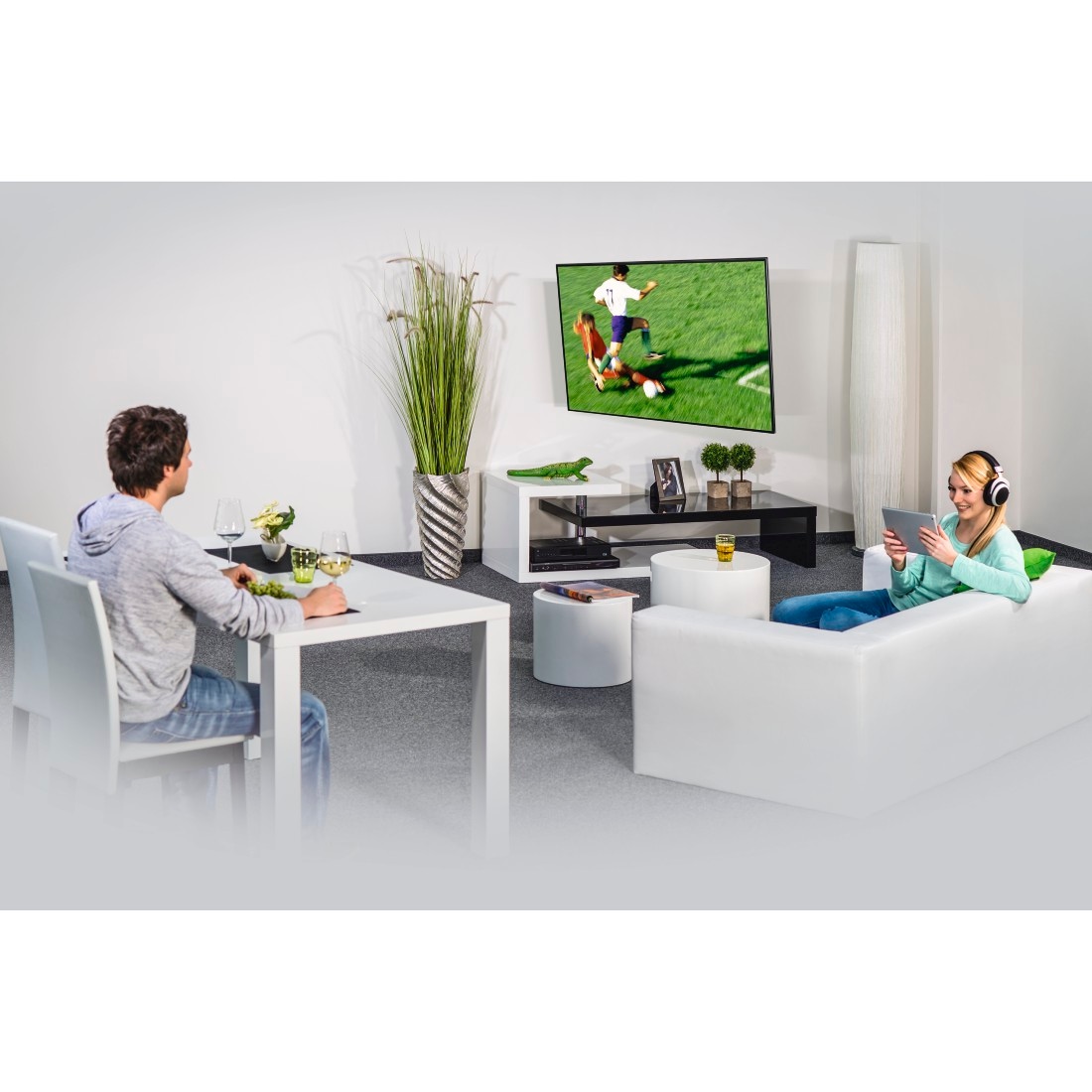 Hama TV-Wandhalterung »Wandhalterung (neigbar, schwenkbar, ausziehbar, 32"- 65", VESA400x400)« bis 165 cm Zoll bis 33 kg
