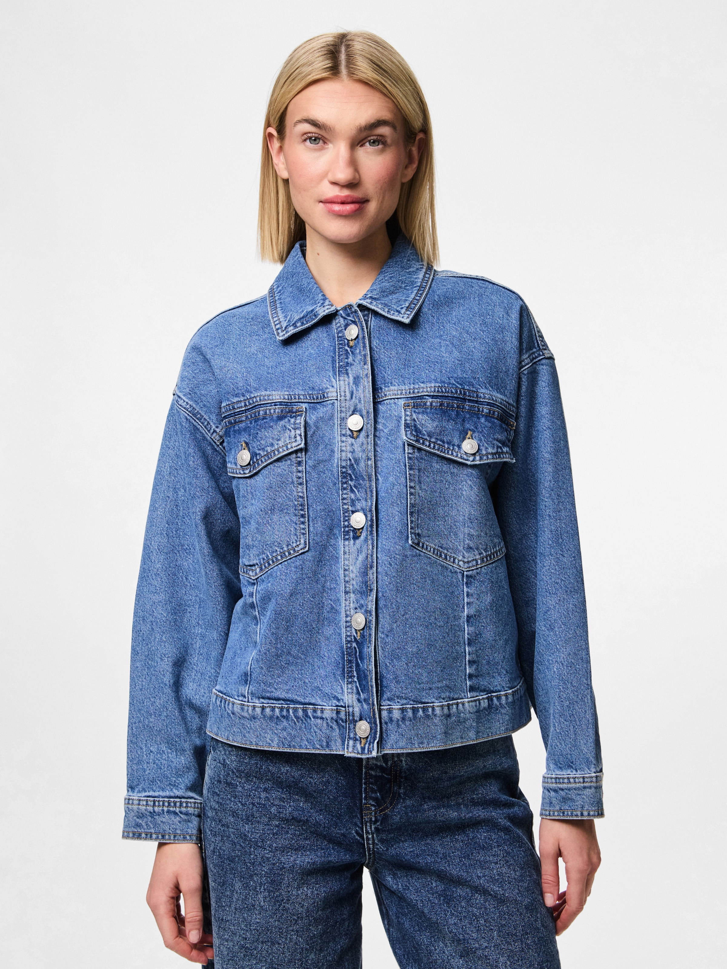 pieces, Damen, Jeansjacke »PCELMA DENIM JACKET NOOS BC« ohne Kapuze, Medium Blue Denim, XL, Medium Blue Denim, Coole Jeansjacke von PIECES