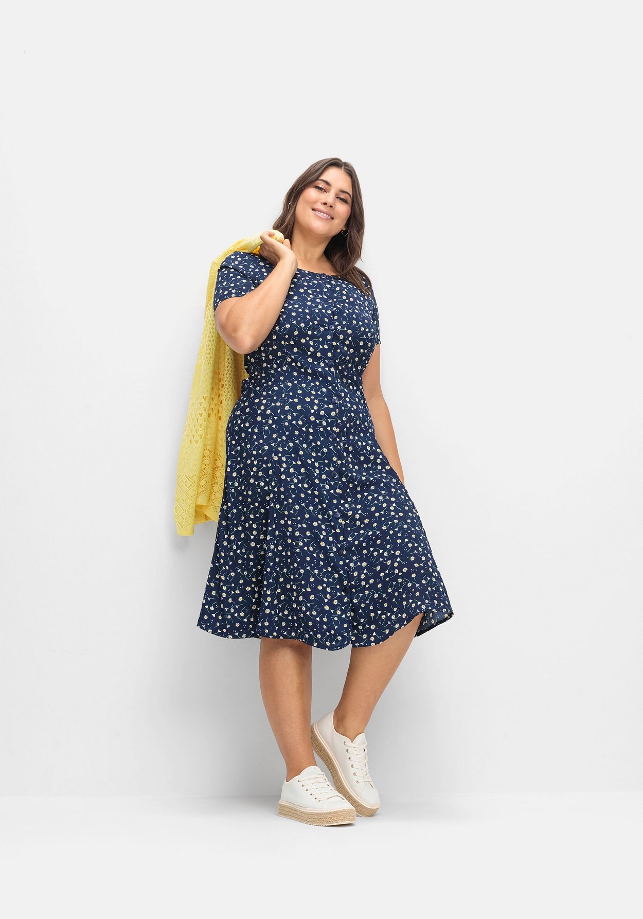 Sheego Blusenkleid »Kleid aus Crêpe, mit Bindeband im Rücken«