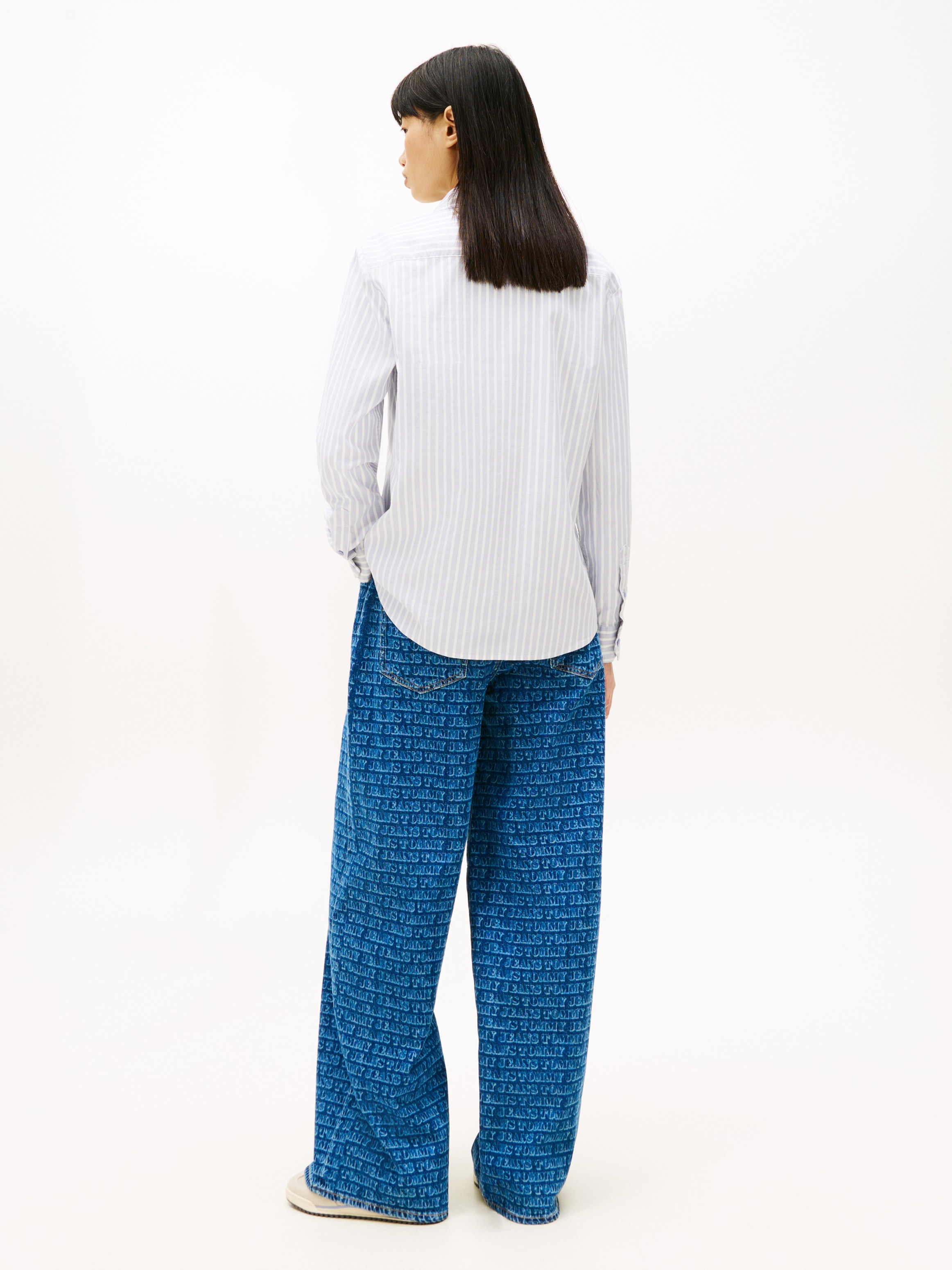 Tommy Jeans Hemdbluse »TJW REG OXFORD SHIRT« mit Logostickerei, abgerundeter Saum