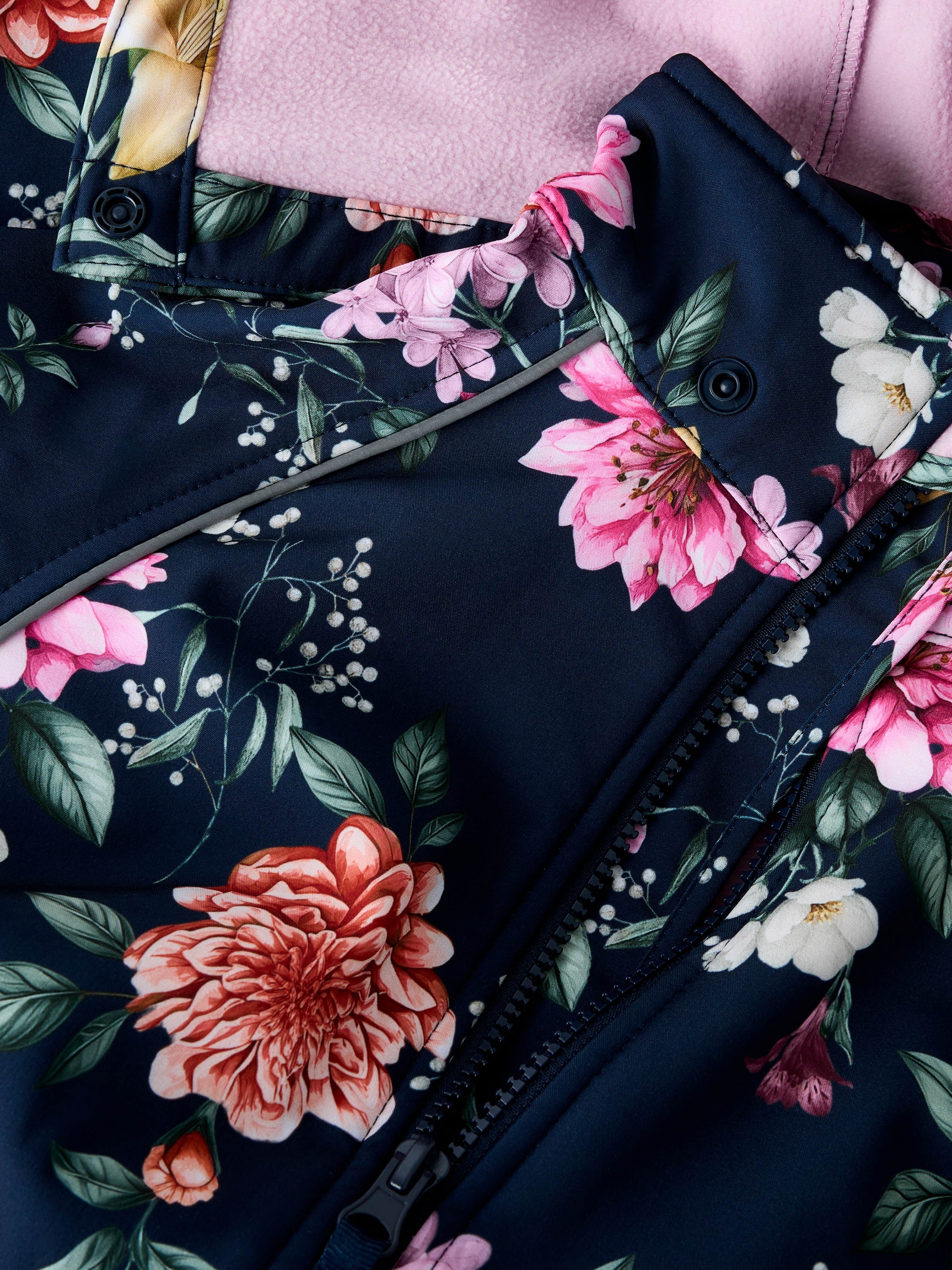 Name It Softshelloverall »NMFALFA08 SOFTSHELL SUIT AOP 1FO NOOS« mit verstellbarer und abnehmbarer Fußschlaufe