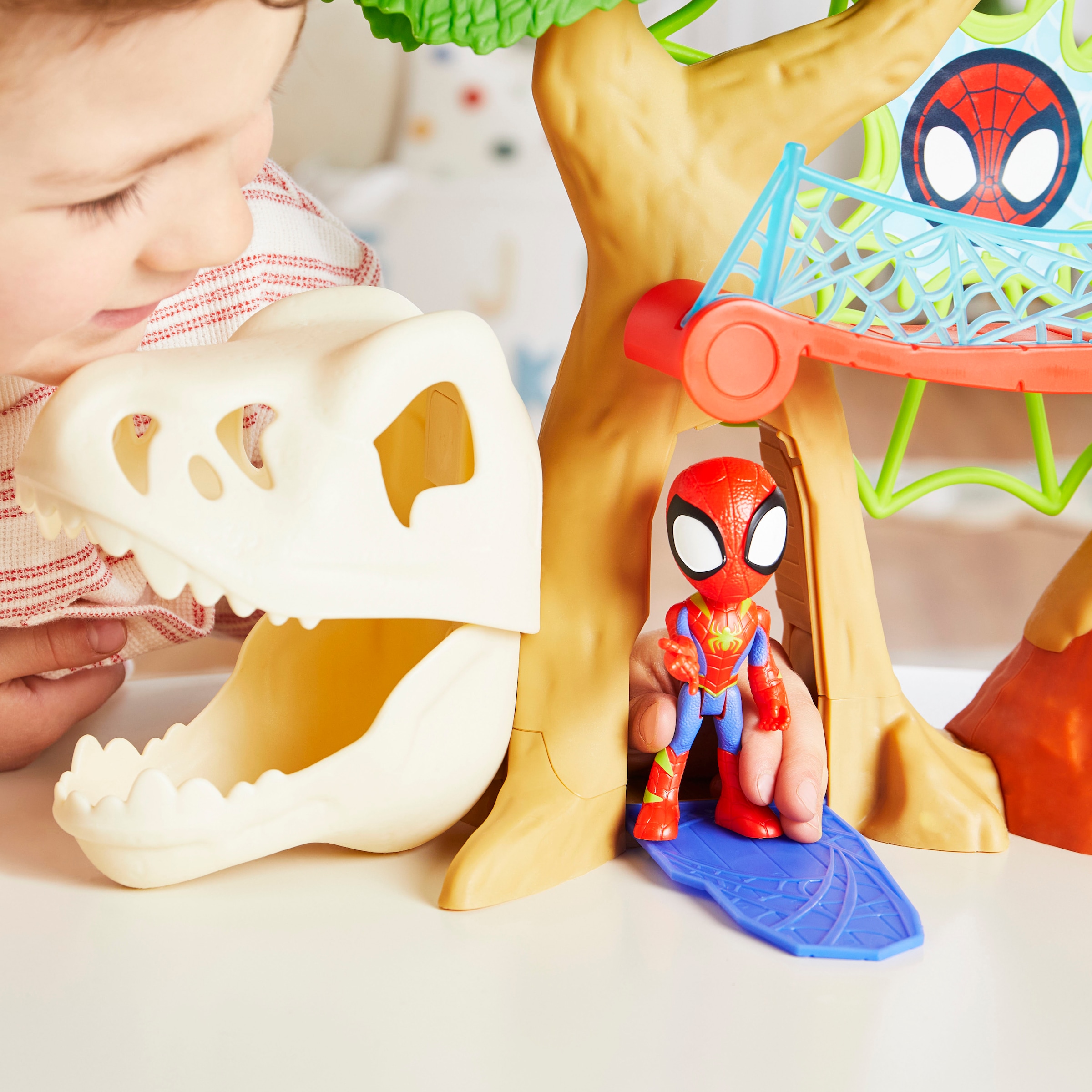 Hasbro Spielwelt »Marvel Spidey und seine Super-Freunde Dino-Baumhaus«, (Set), inklusive 2 Figuren