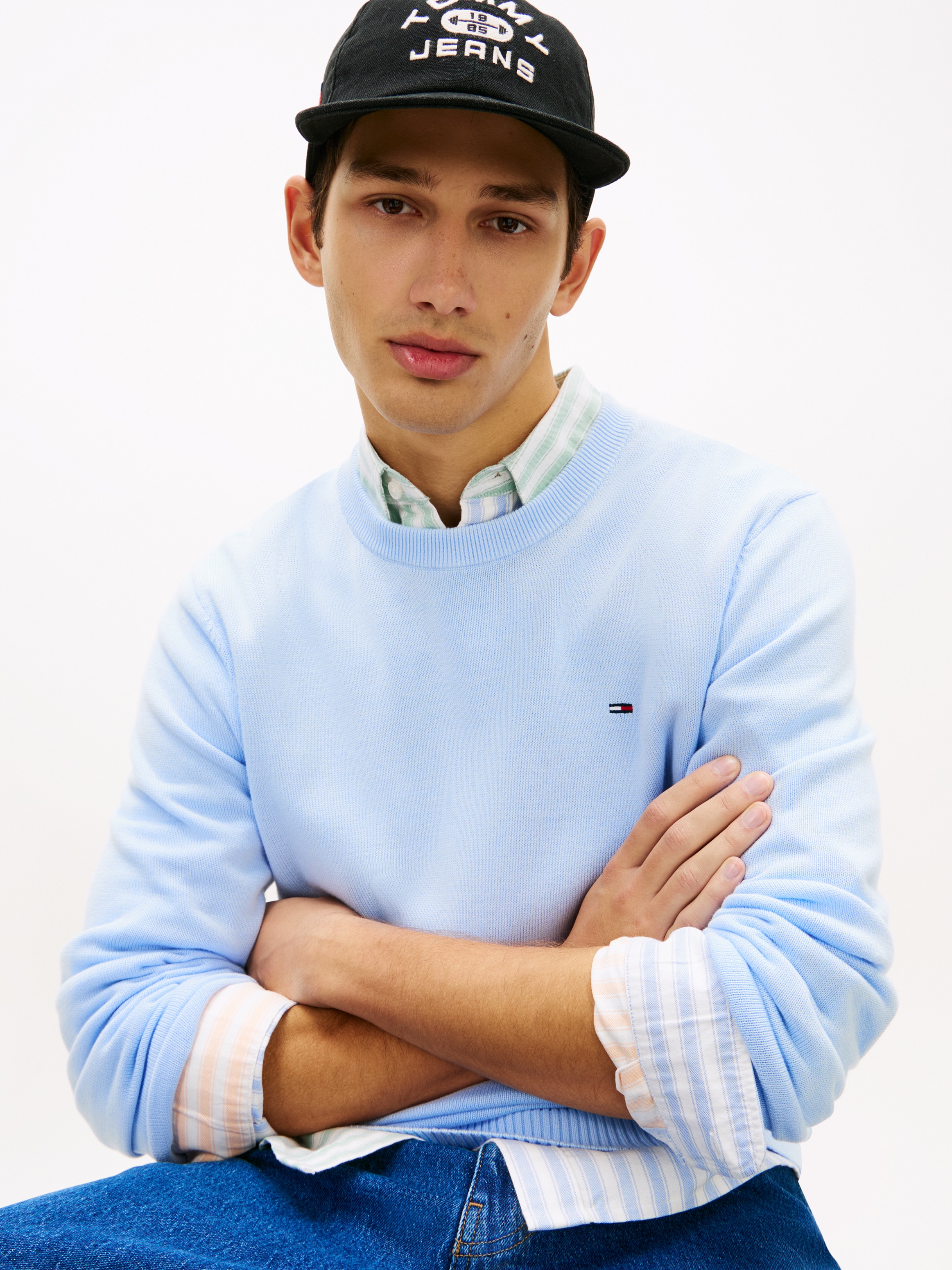 Tommy Jeans Strickpullover »TJM SLIM FIT LIGHT SWEATER« Slim fit mit Rundhalsausschnitt
