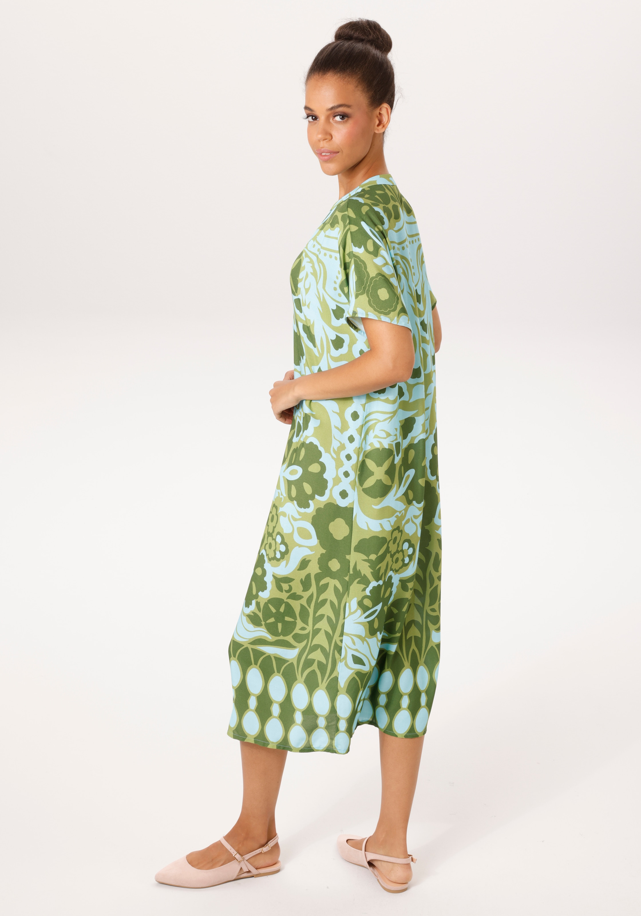 Aniston CASUAL Sommerkleid mit extravagantem, grafischen Druck