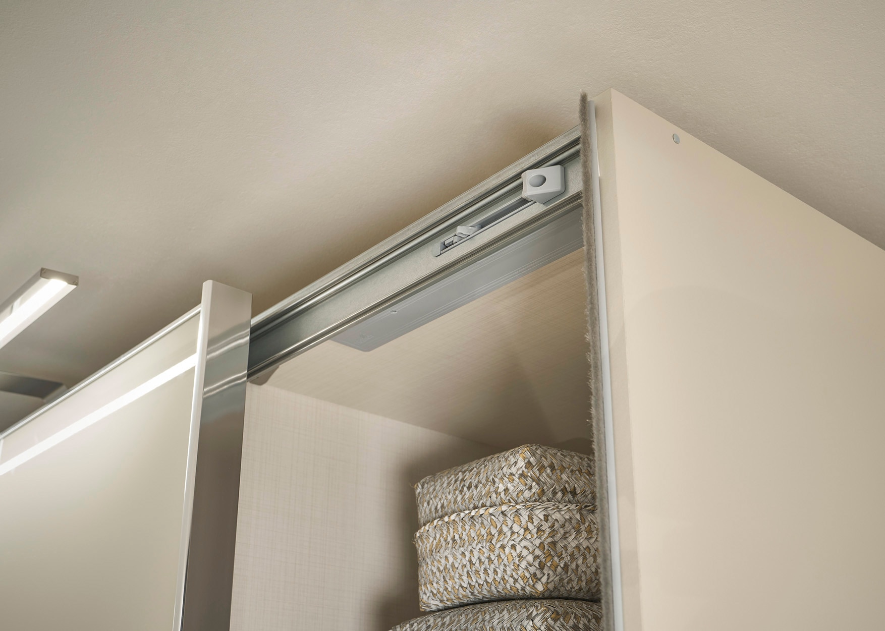 STAUD Schwebetürenschrank »Sonett 220, Made in Germany« mit vier verschiedenen Ausstattungsvarianten