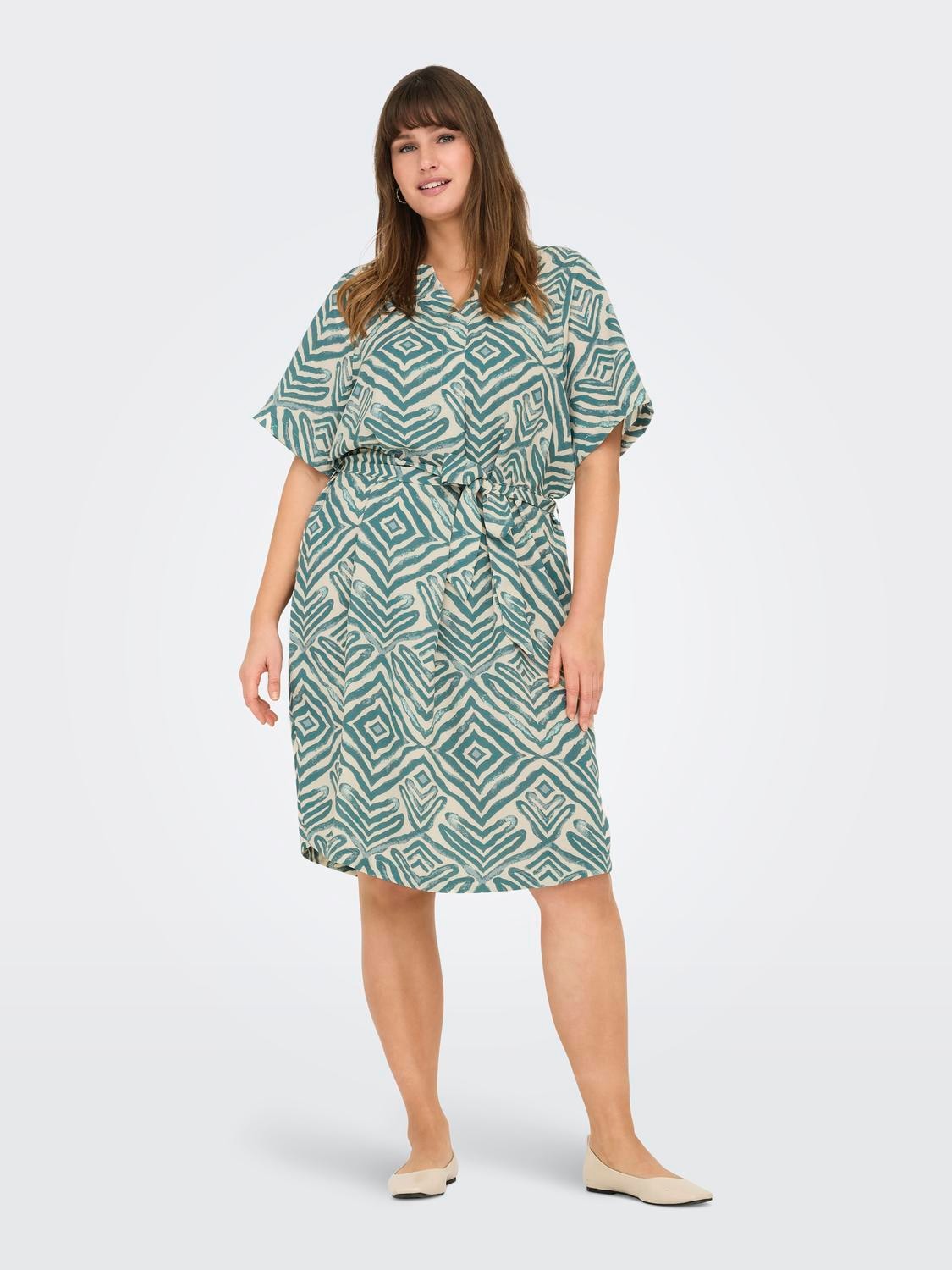 ONLY CARMAKOMA Sommerkleid »CARSHILLA 2/4 KNEE DRESS VIS AOP BS«