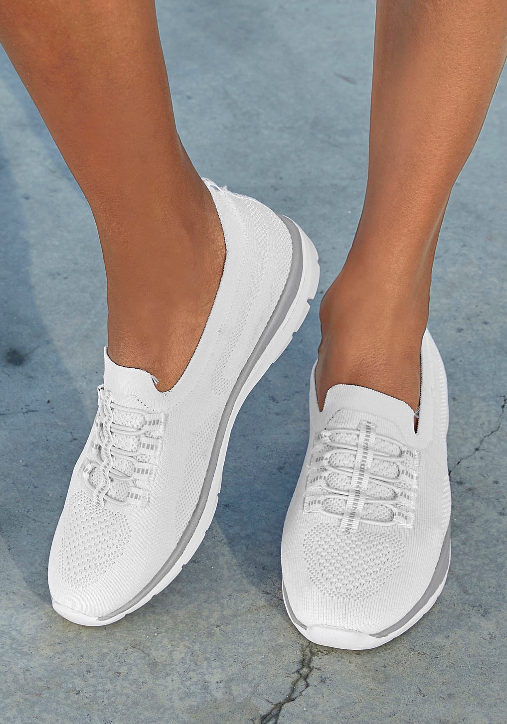 LASCANA Sneaker »Slipper, Halbschuh, leichtes Meshmaterial«, zum Reinschlüpfen mit elastischen Schnürbändern VEGAN