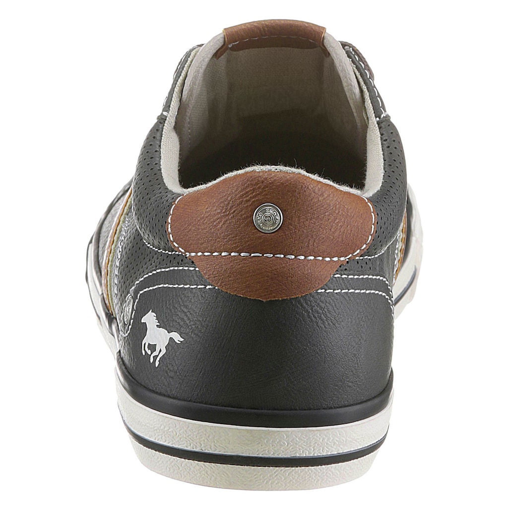 Mustang Shoes Slip-On Sneaker, mit Gummizug zum Schlupfen