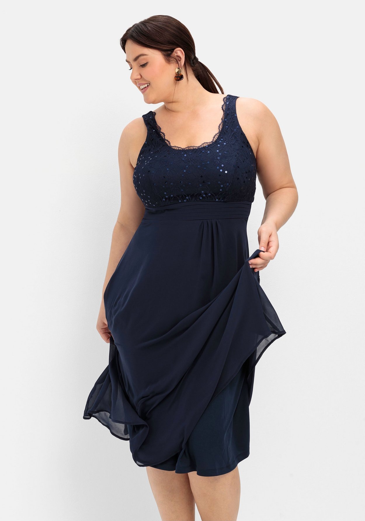 Sheego Cocktailkleid »Abendkleid mit Spitze und Pailletten«, mit Spitze und Pailletten