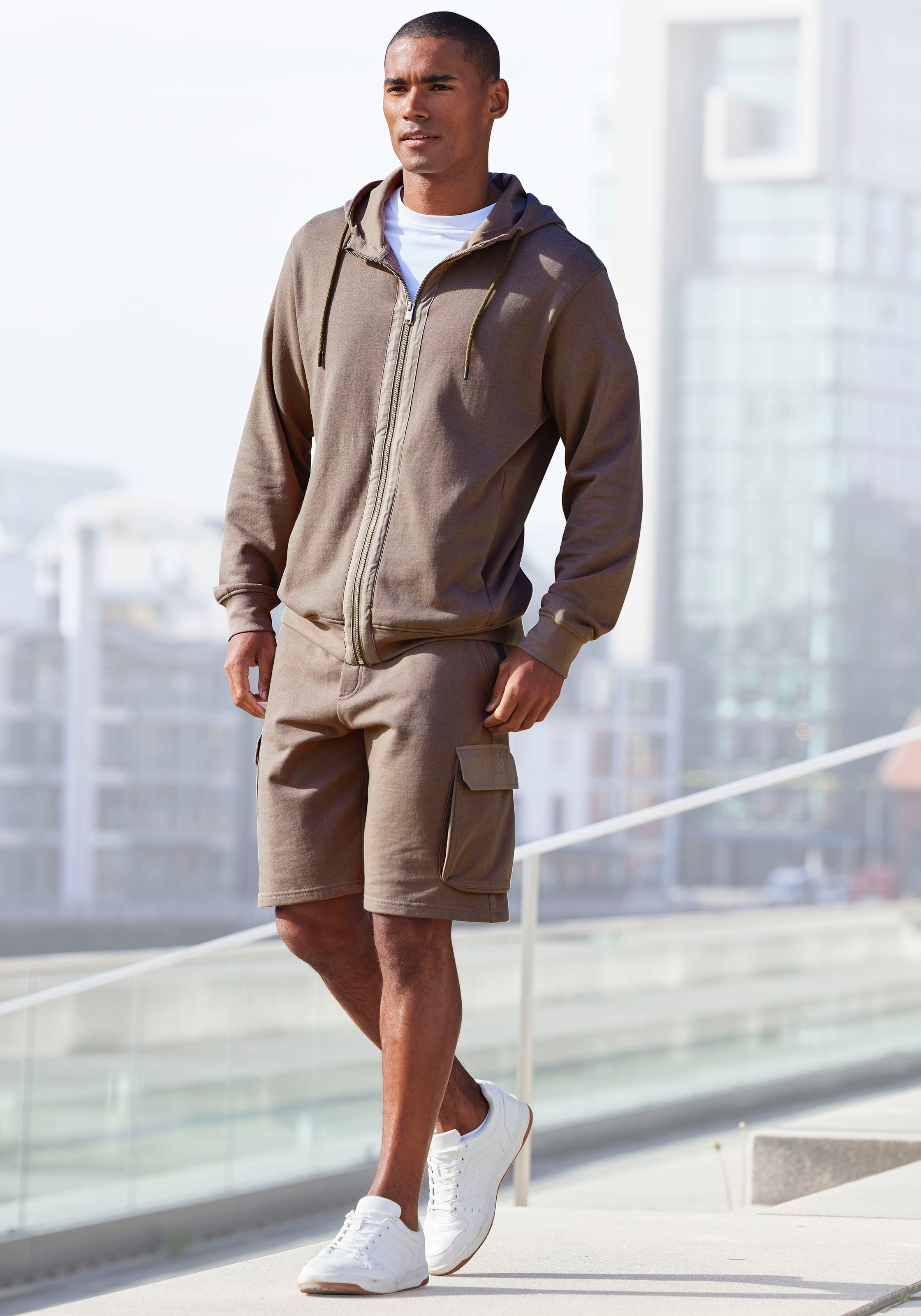 AUTHENTIC LE JOGGER Sweatshorts, Cargotaschen mit Webdetails