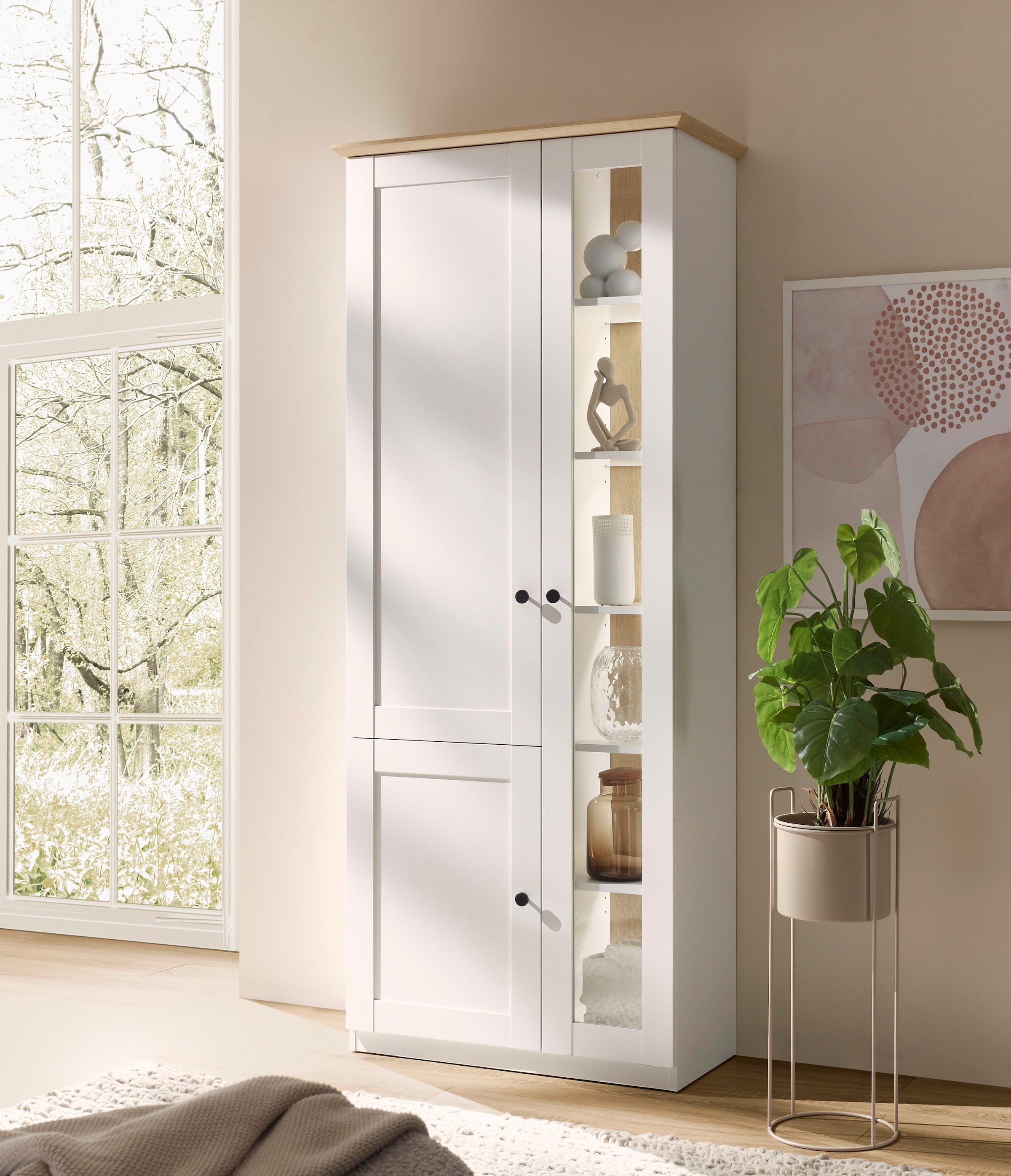 OTTO home Vitrine »Brest, Standvitrine im Landhausstil, Glasvitrine, Vitrinenschrank« schwarze Metallgriffe, ausreichend Stauraum, Glastür, 203 cm hoch