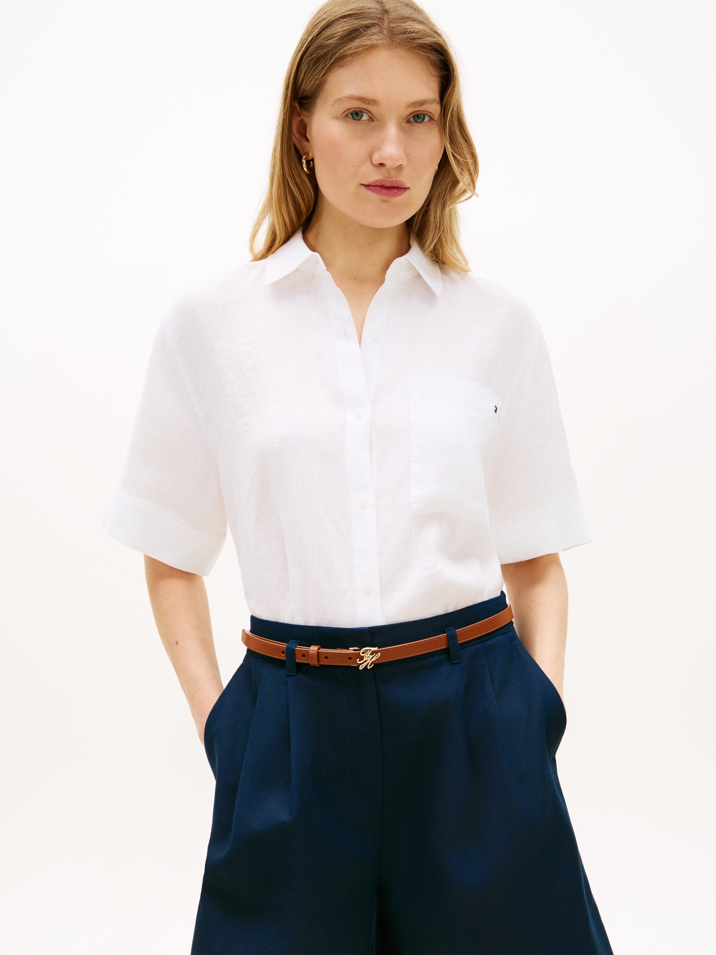 Tommy Hilfiger Kurzarmbluse »ESS LINEN SHORT SLEEVE SHIRT« mit aufgesetzter Brusttasche und Flag-Stickerei, reines Leinen