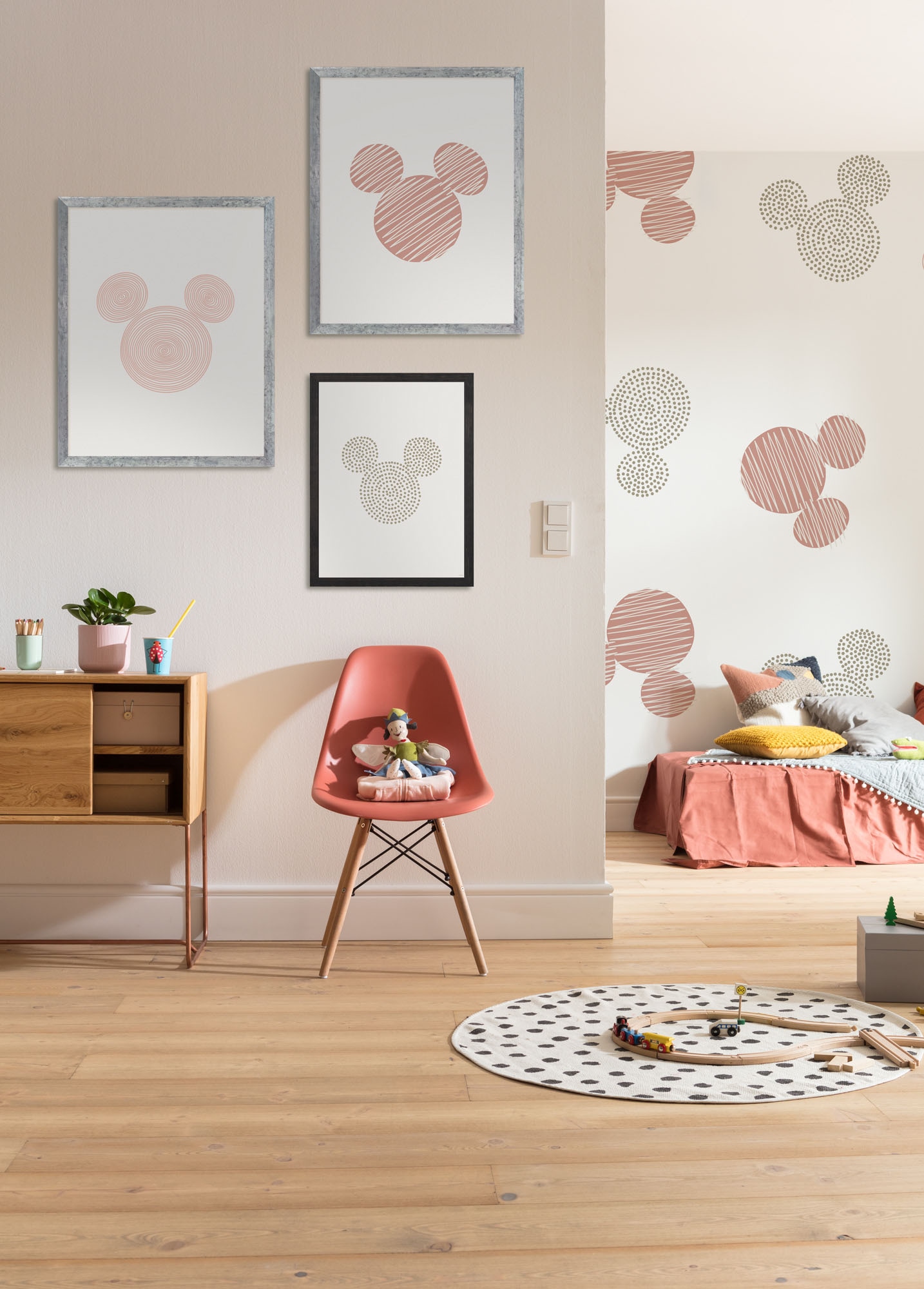 Komar Vliestapete »Digitaldruck Vlies - Mickey´s Cuties - Größe 300 x 250 cm«, bedruckt, Kinderzimmer