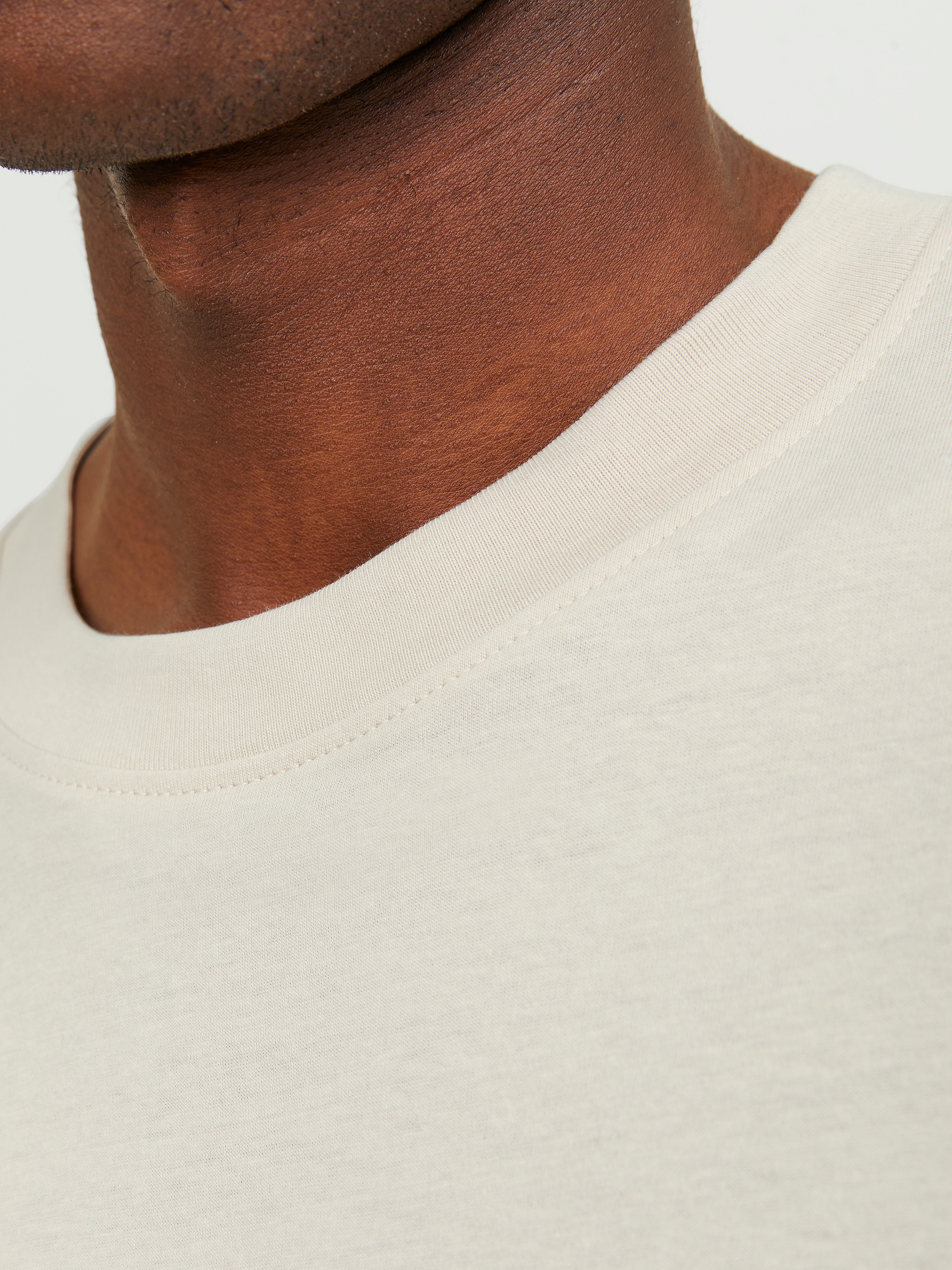 Jack & Jones Oversize-Shirt »JJEBRADLEY Oversize T-Shirt mit klassischem Rundhalsausschnitt« mit gekämmten Jersey
