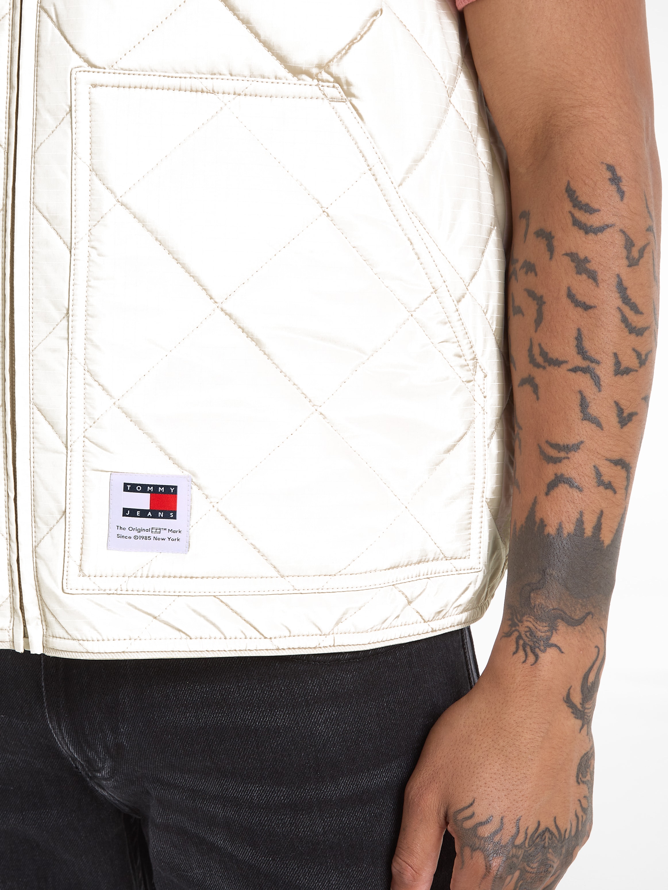 Tommy Jeans Steppweste »TJM REG ENTRY VEST«, mit modischem Rautenmuster