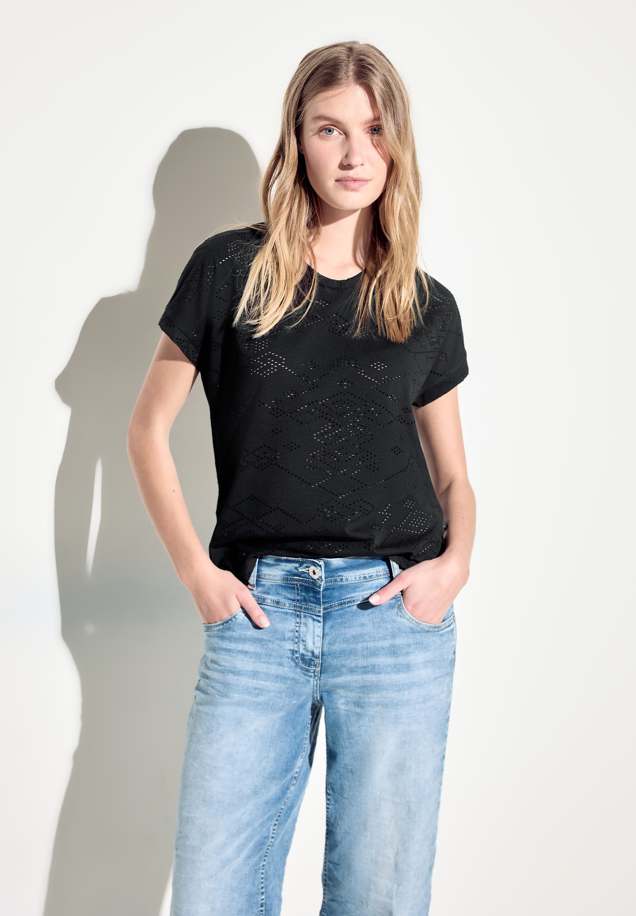Cecil T-Shirt mit Lochmuster in Ornamentform