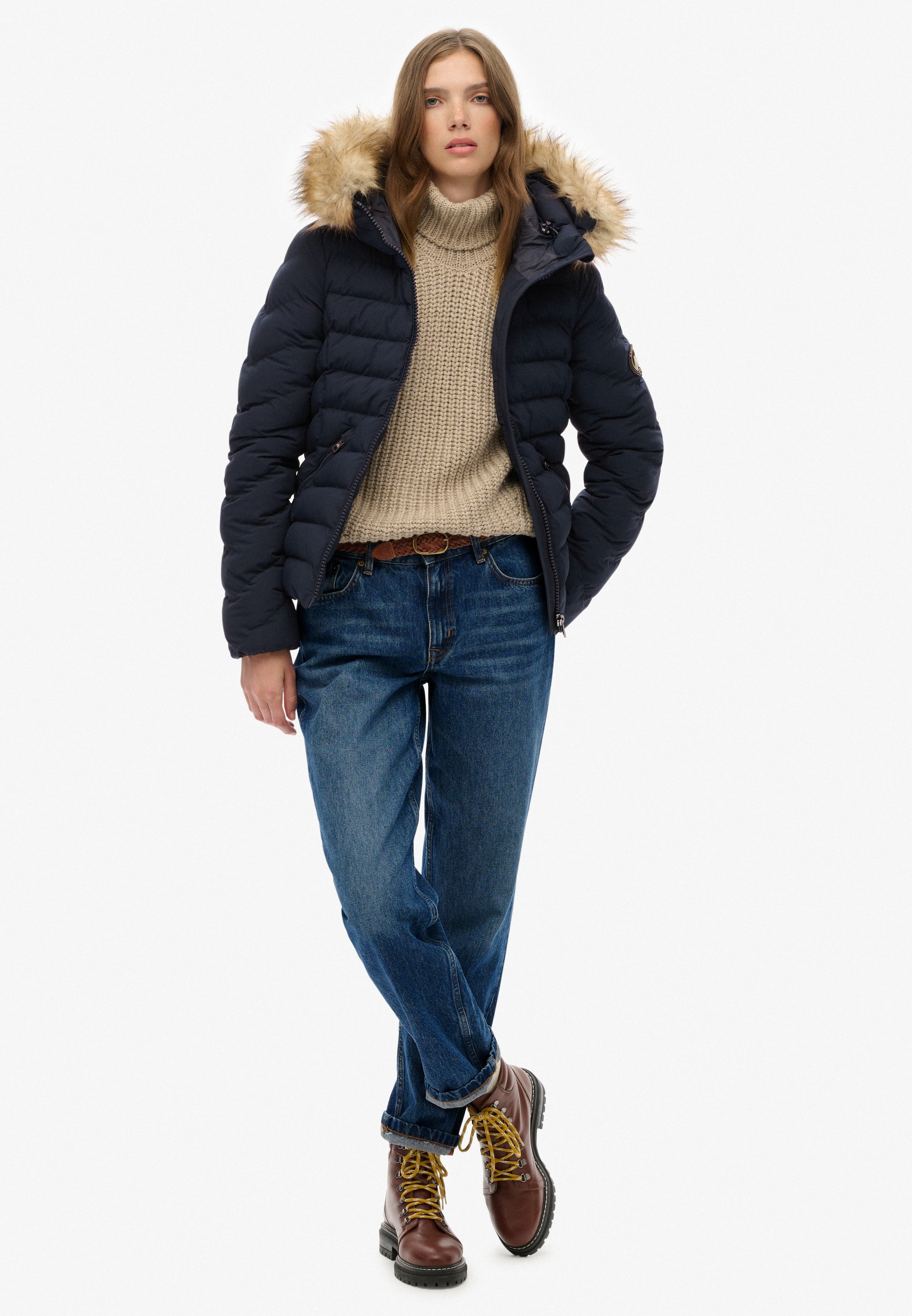 Superdry Steppjacke »FUJI FAUX FUR HOOD PADDED JKT« mit Kapuze mit Markenlabel, Slim Fit, hochschließender Kragen, aus Webmaterial