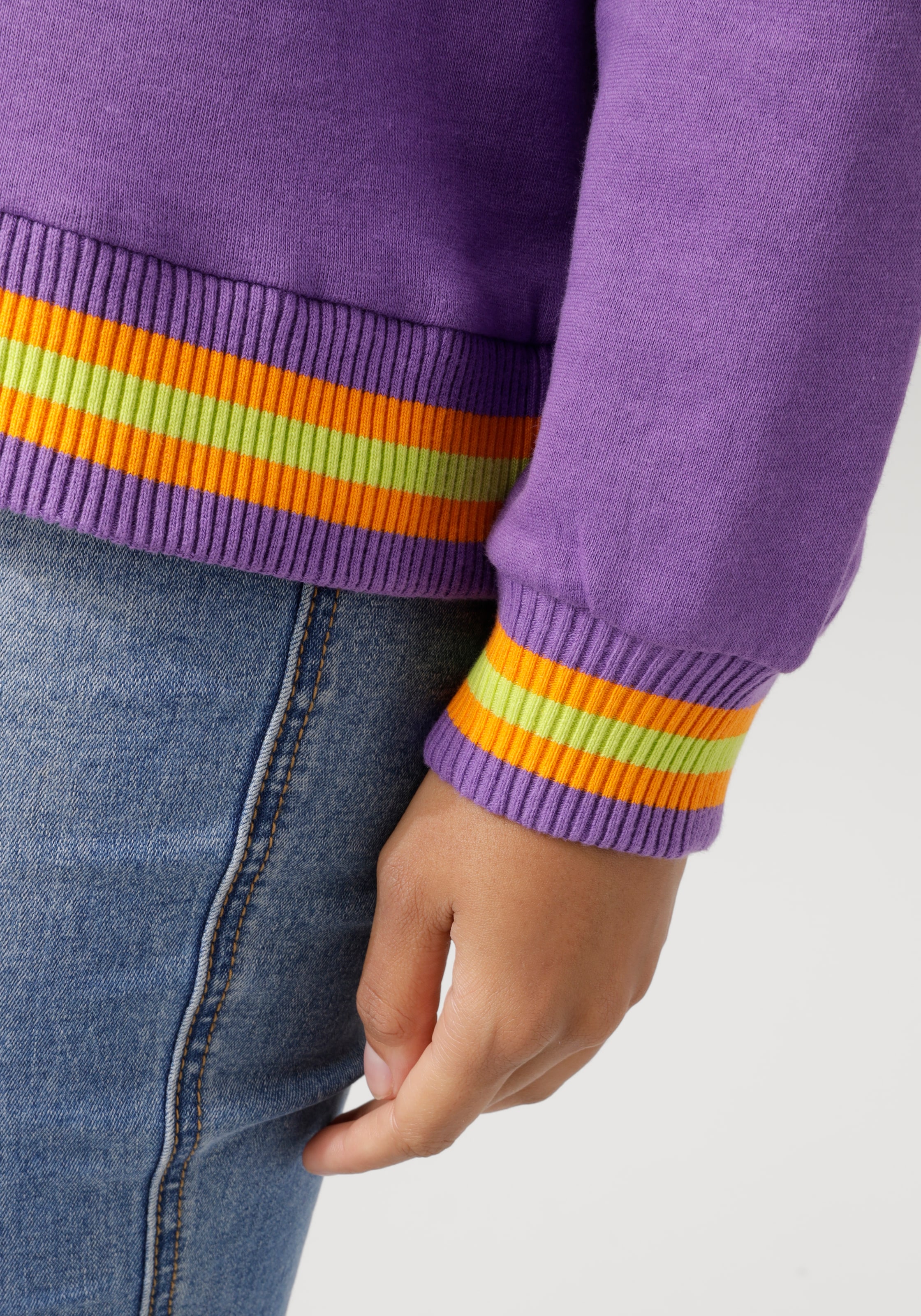 und mit Schriftzug Frontdruck bei ♕ Aniston Seerose CASUAL Sweatshirt, abstrakter