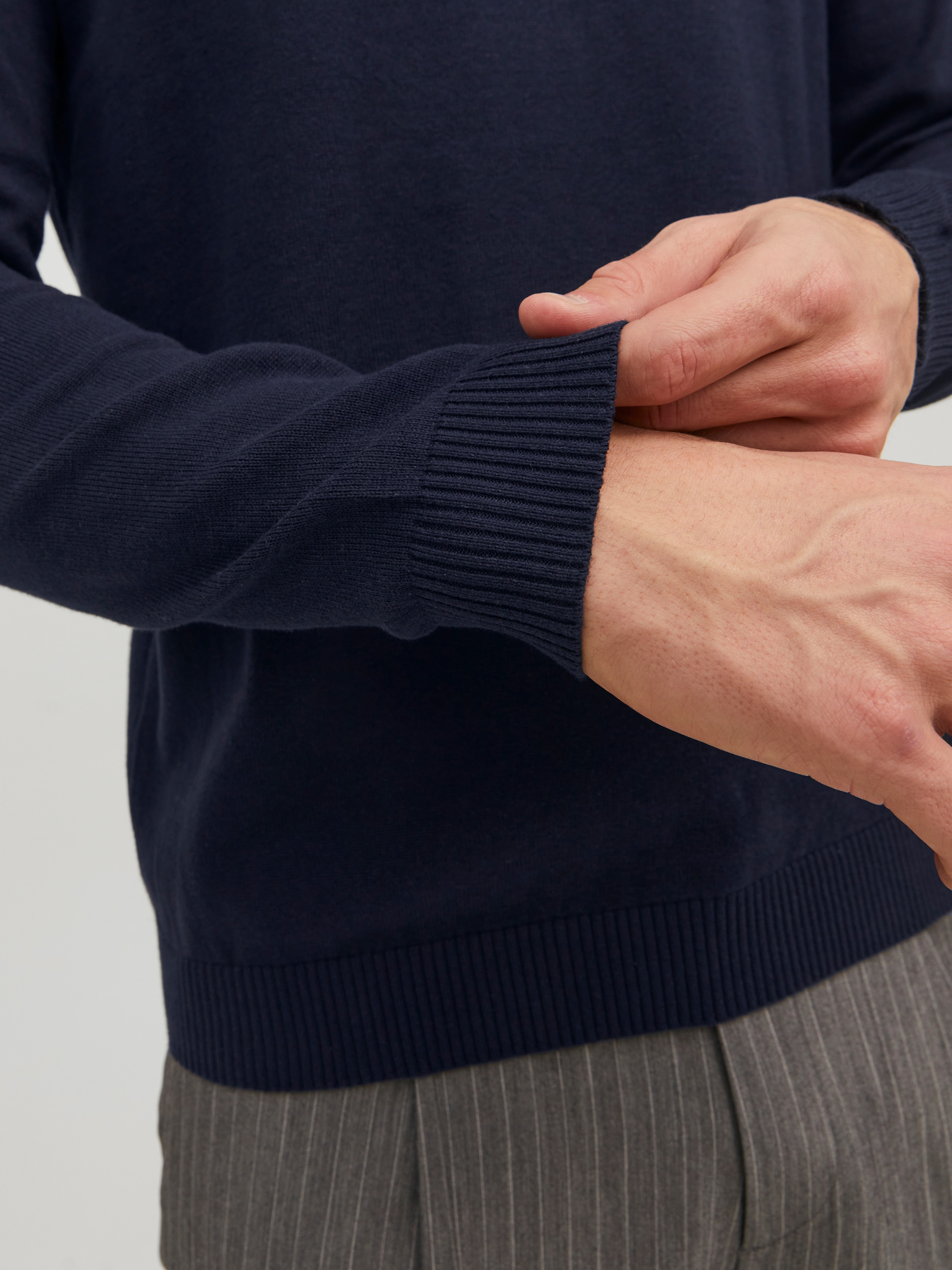 Jack & Jones V-Ausschnitt-Pullover »JJEBASIC mit V-Ausschnitt, ideal für Herbst und Alltag« unifarben, modisch, slim fit, Baumwolle, V-Ausschnitt