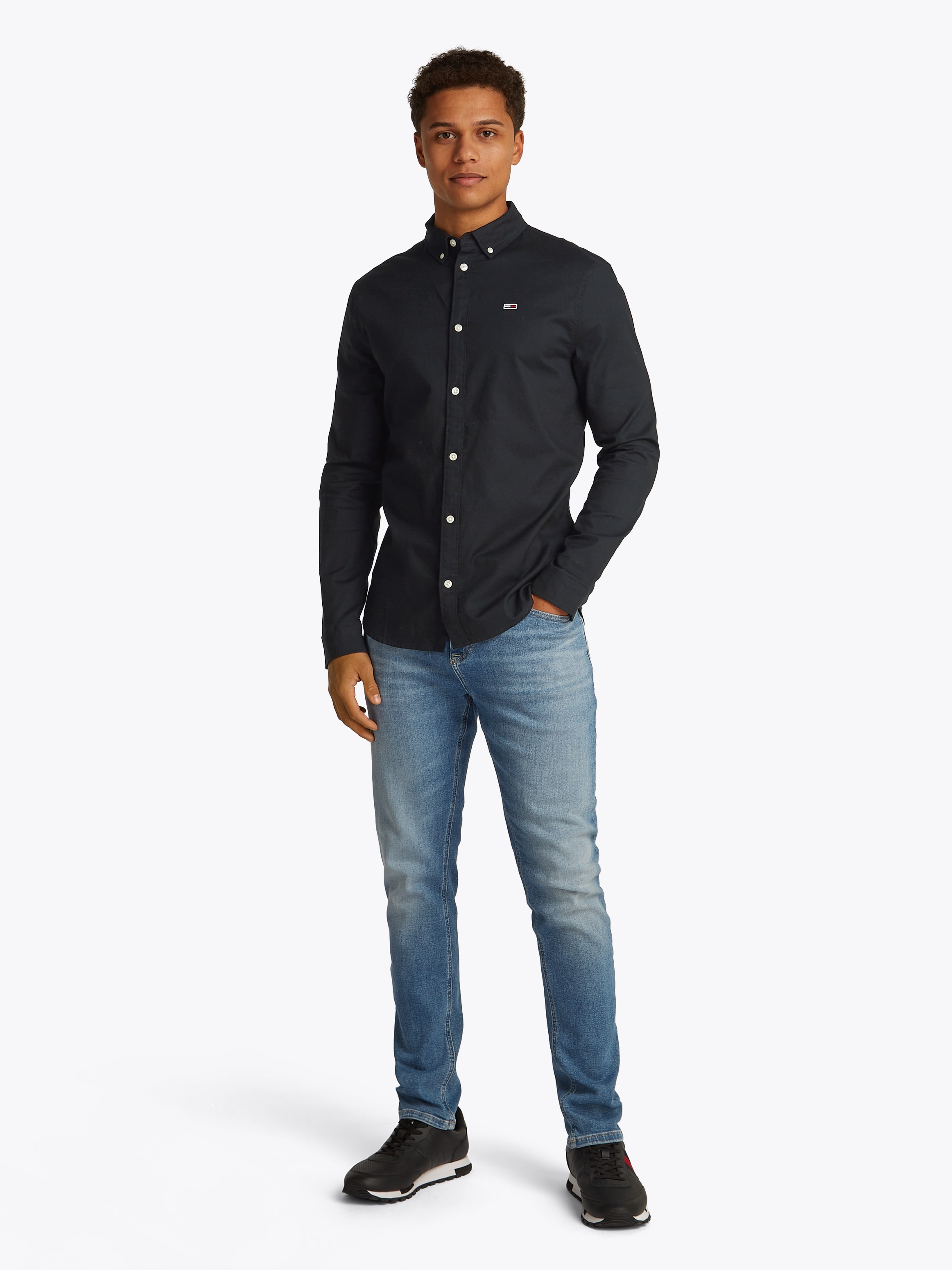 Tommy Jeans Langarmhemd »TJM Slim Stretch Oxford Shirt«, mit Flaglabel auf der Brust