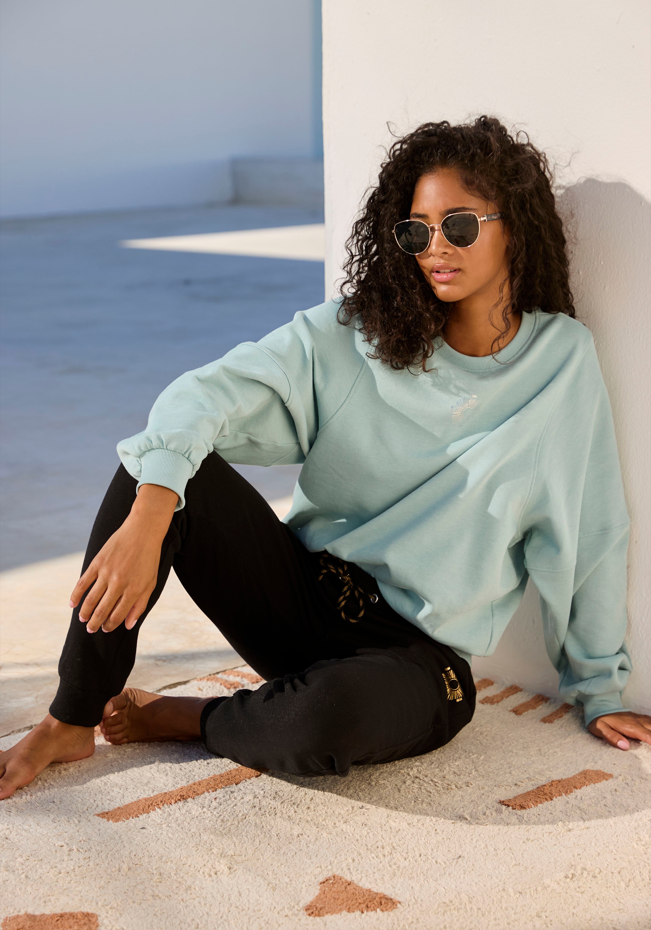 Buffalo Sweathose, Loungehose mit seitlichen Taschen und kleinem Druck, Loungewear