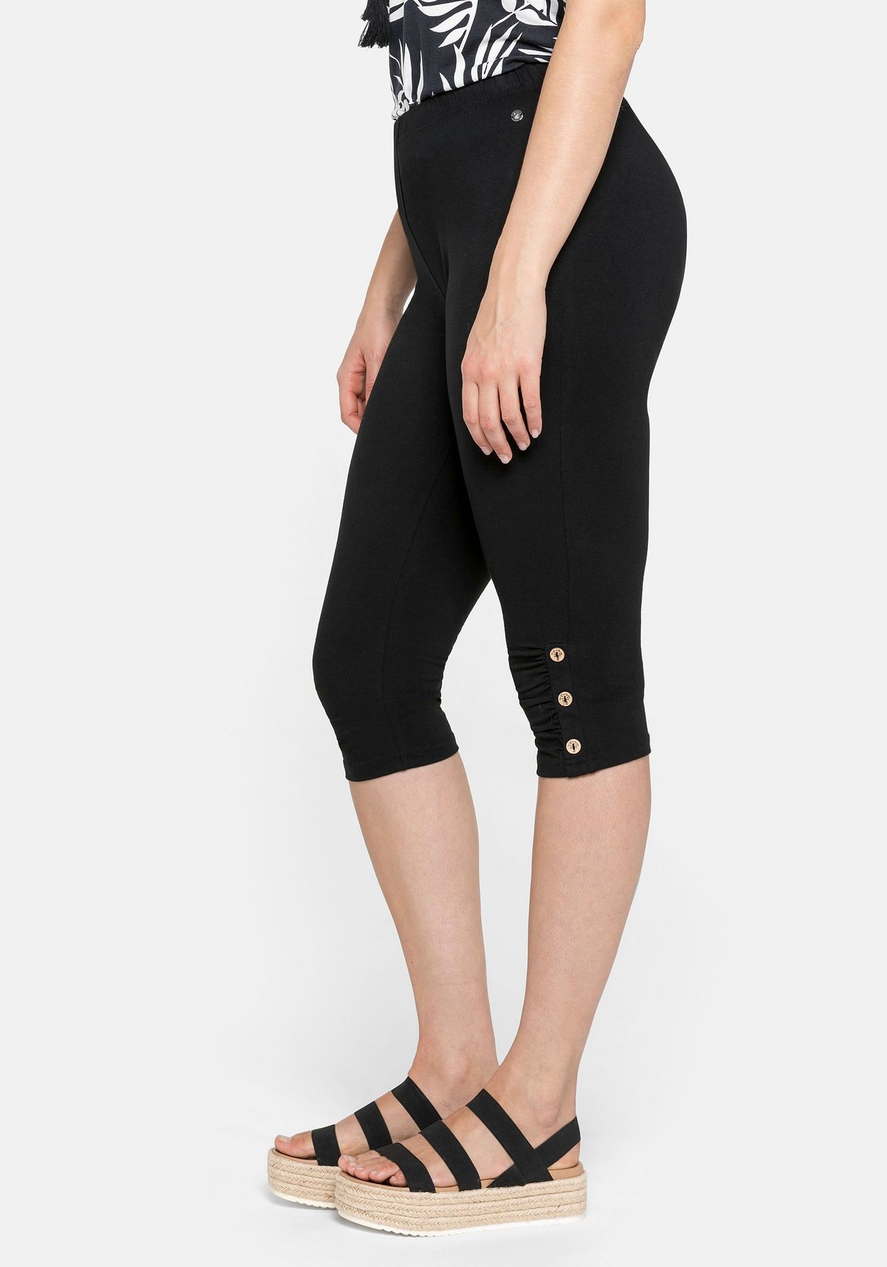 Sheego Leggings »Leggings mit Raffung und Deko-Knöpfen am Saum«