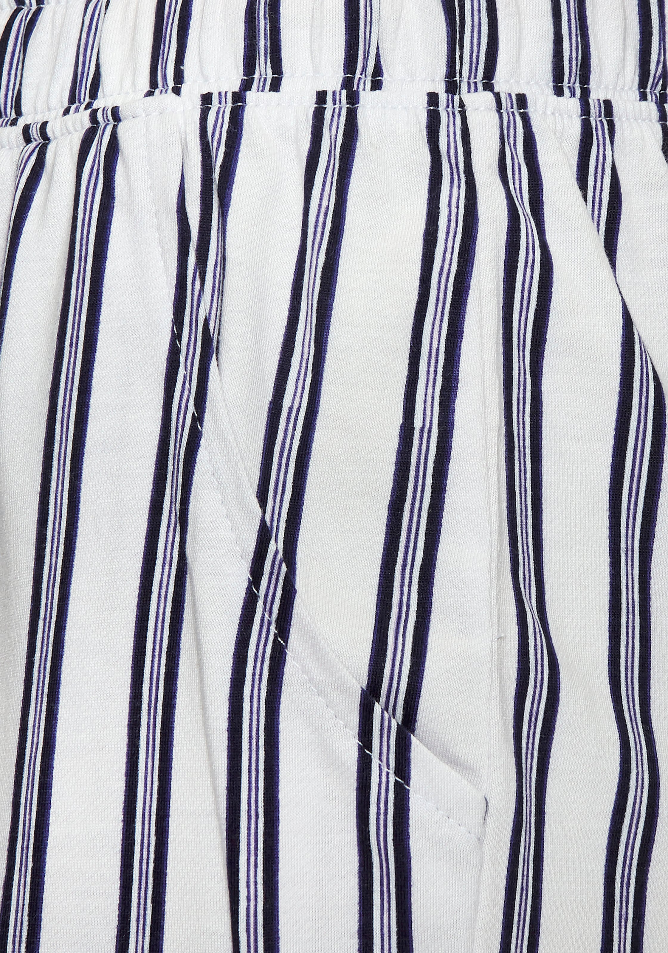 s.Oliver Pyjamashorts, mit schönem Allover-Print