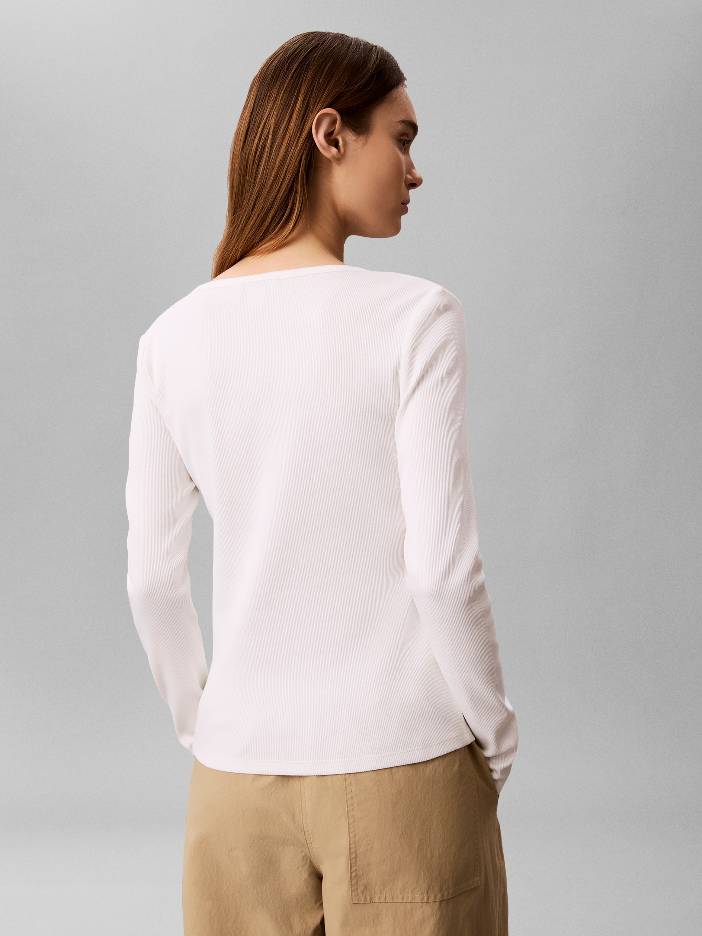 Calvin Klein Jeans Langarmshirt »LS WOVEN LABEL 2X2 RIB SCOOP NEC« Mit Rundhalsausschnitt, regular fit