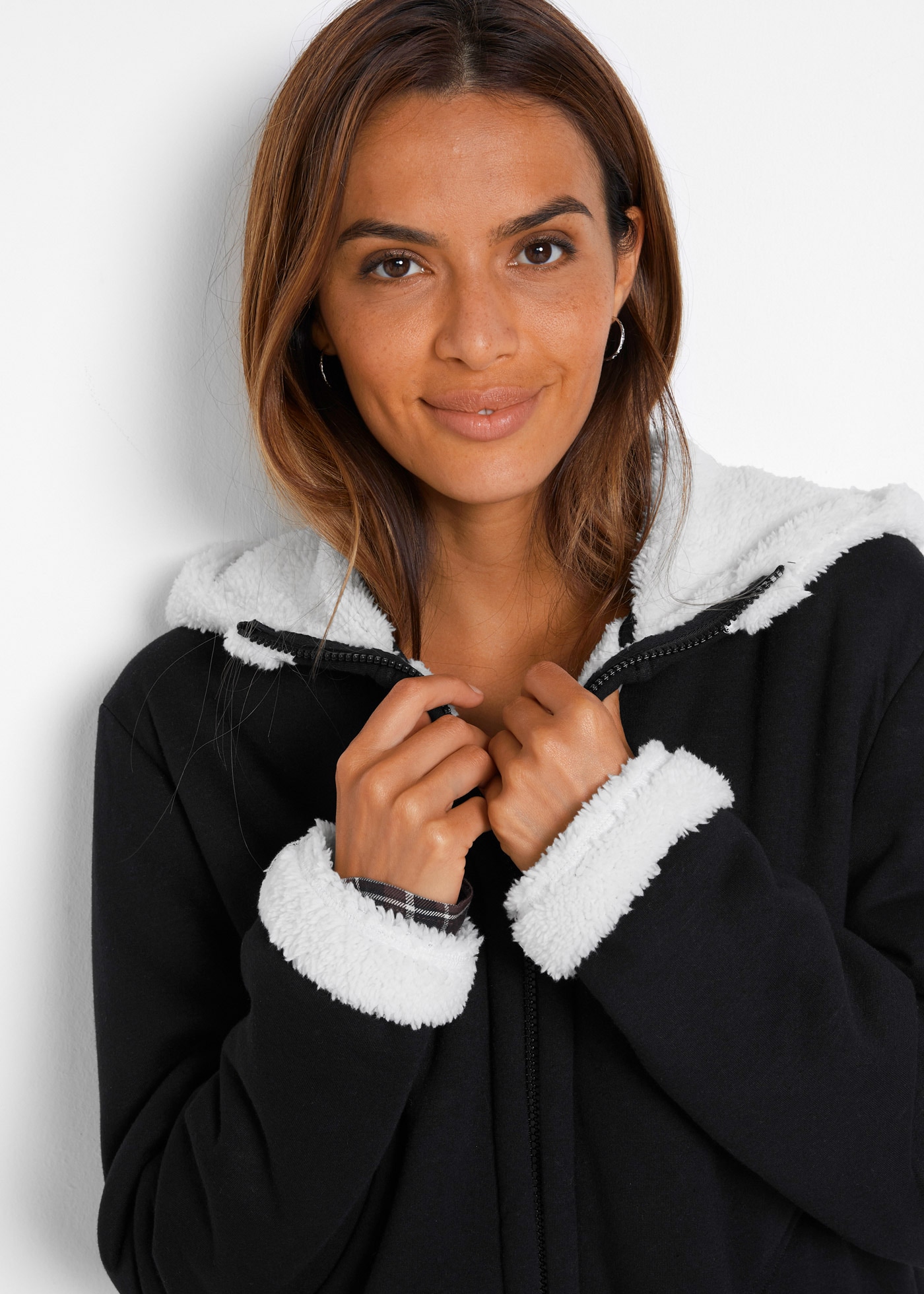 bonprix Kapuzensweatjacke »Kapuzen-Sweatjacke mit Teddyfell« Kapuzen-Sweatjacke mit Teddyfell