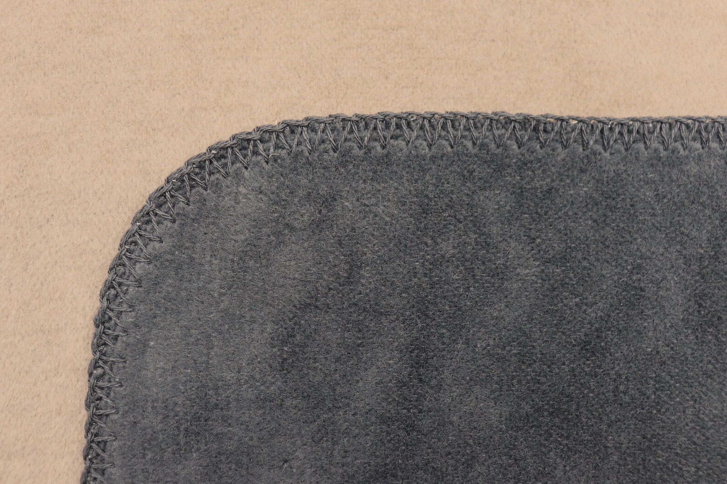 Biederlack Wohndecke »Conture Flow« dezentes Muster in Struktur-Optik